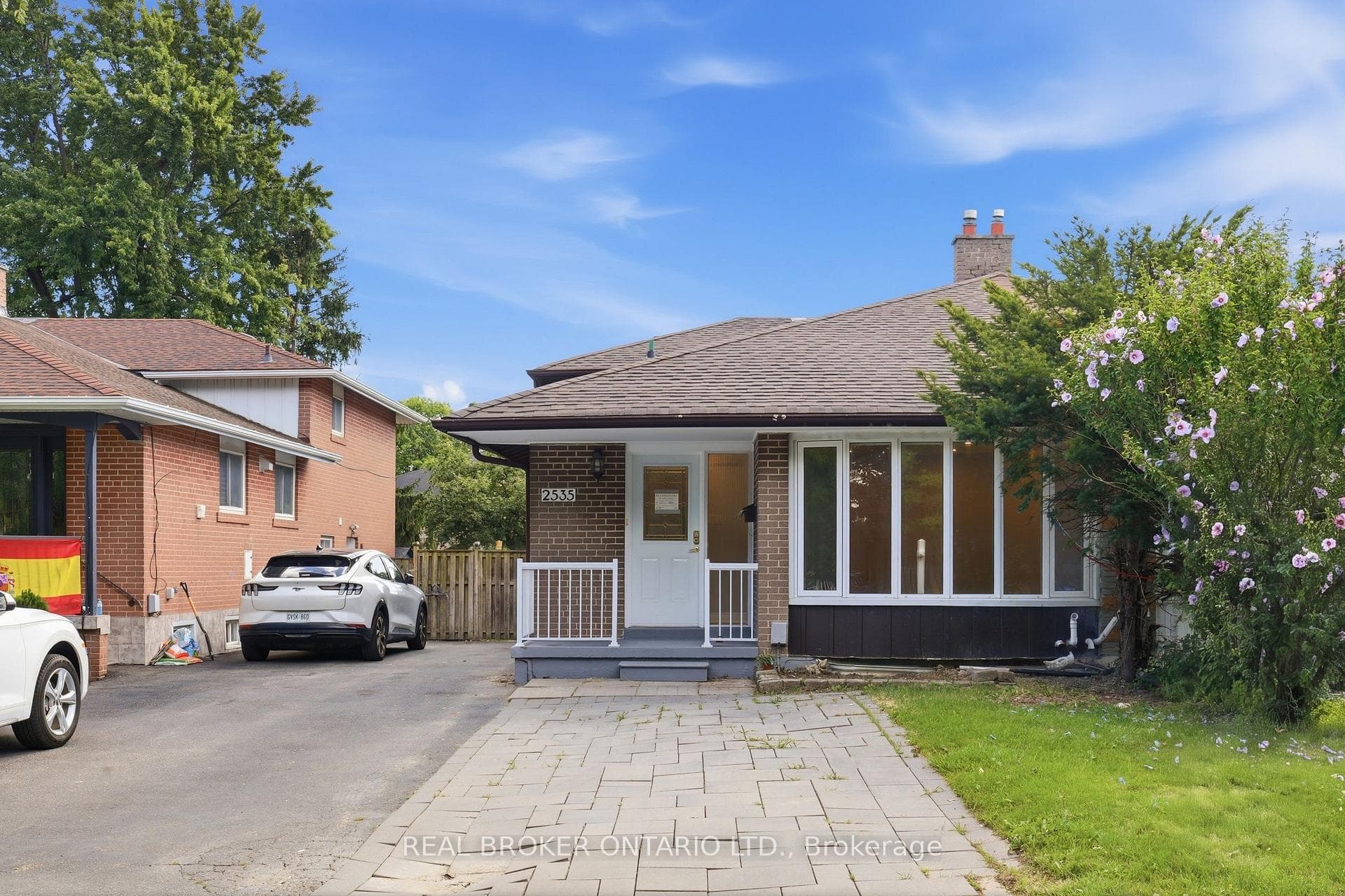 2535 Padstow Crescent