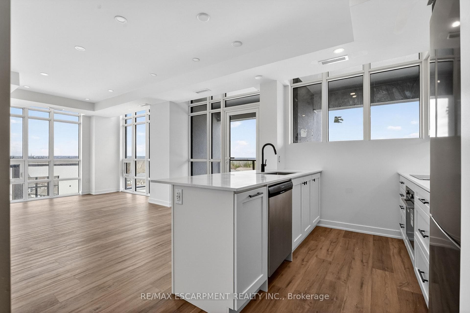 461 Green Road Unit 707