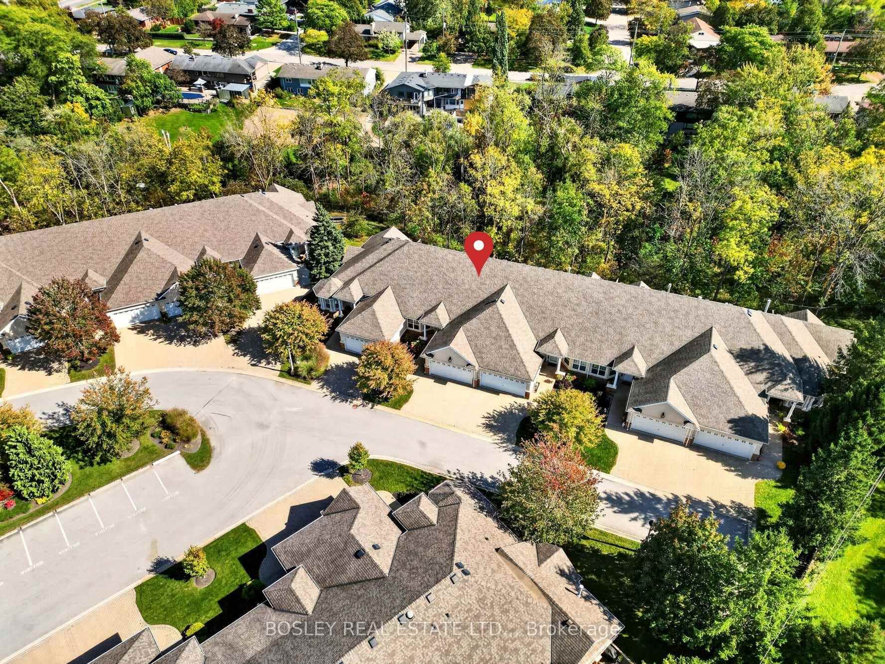 Bungalow townhome backing onto ravine