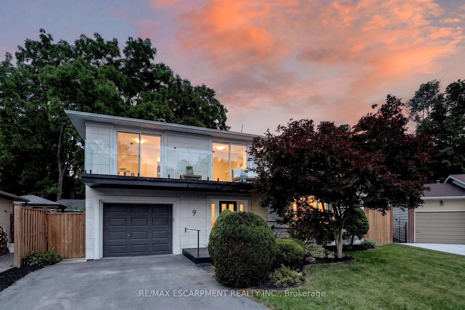 9 Leslie Drive