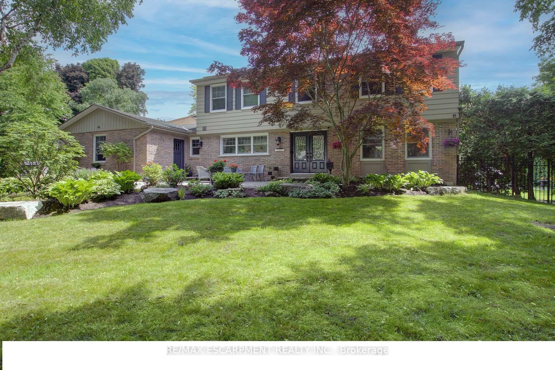 996 Cresthampton Lane