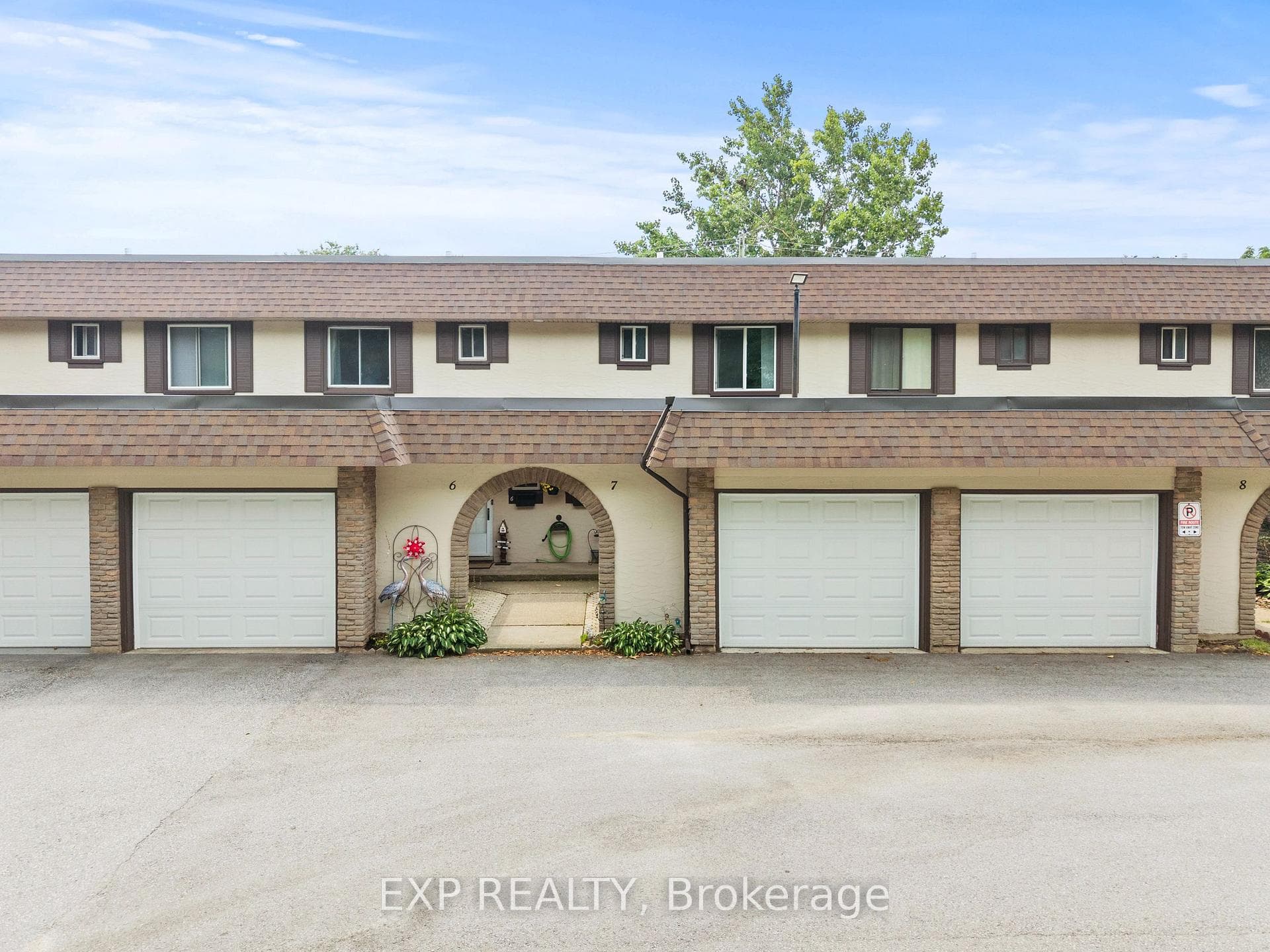 4230 Meadowvale Drive Unit 7