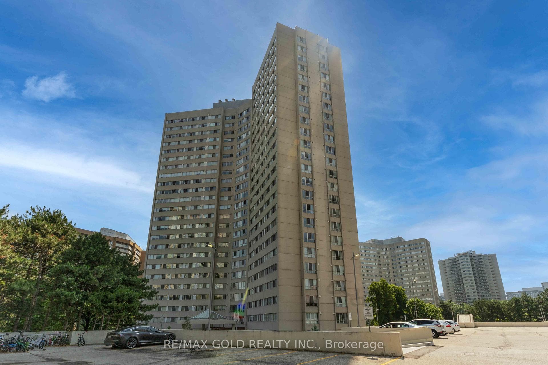 3700 Kaneff Crescent Unit 2101