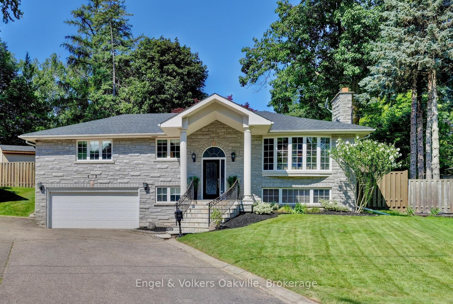 3281 Flanagan Crescent