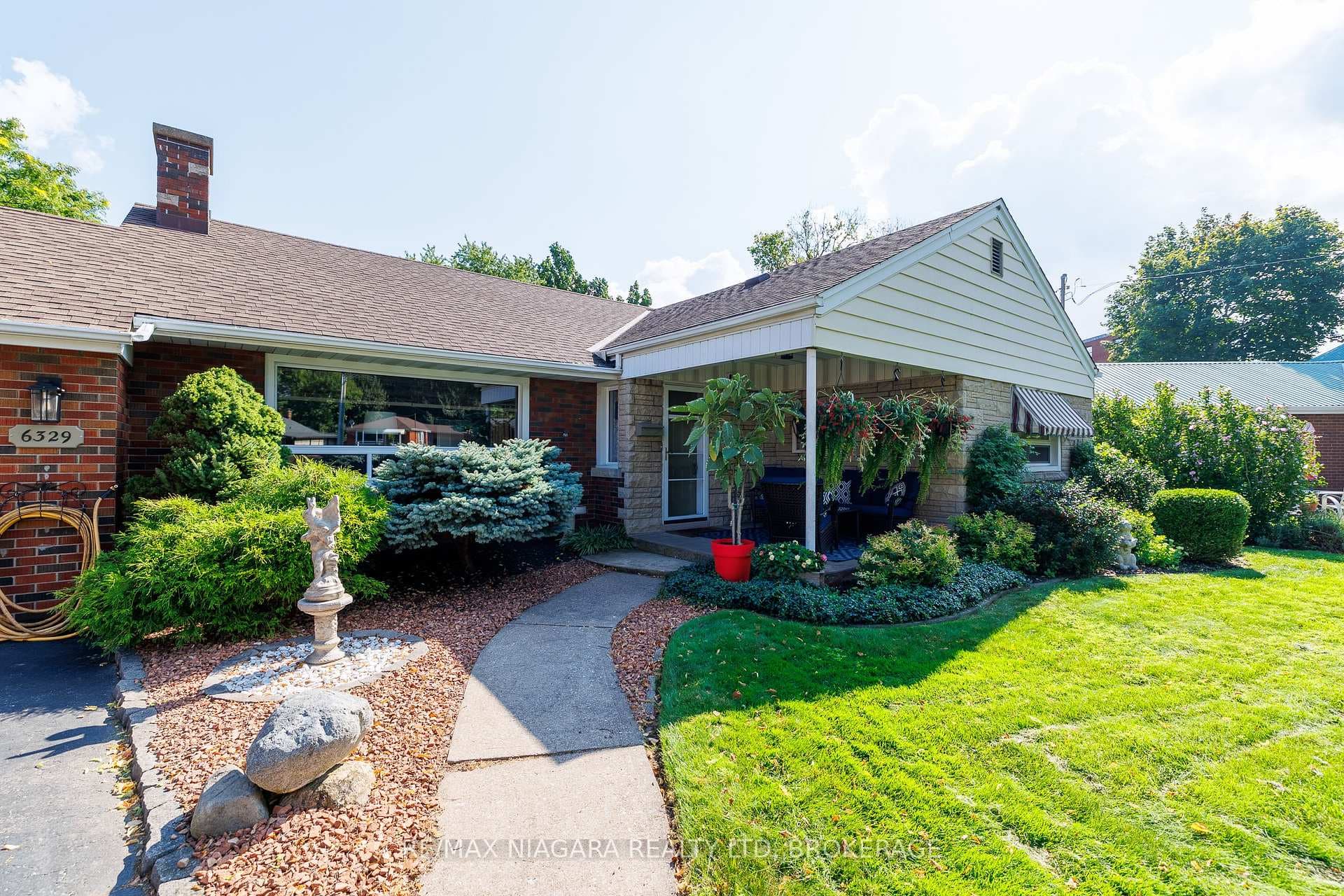 6329 Goodsir Crescent