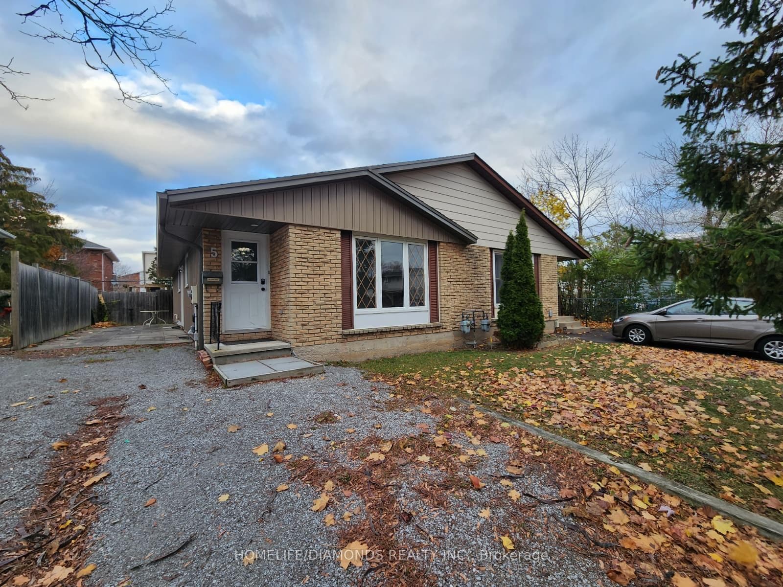 5 CALCOTT Court Unit LOWER