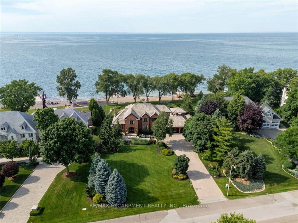 17 Lochside Drive