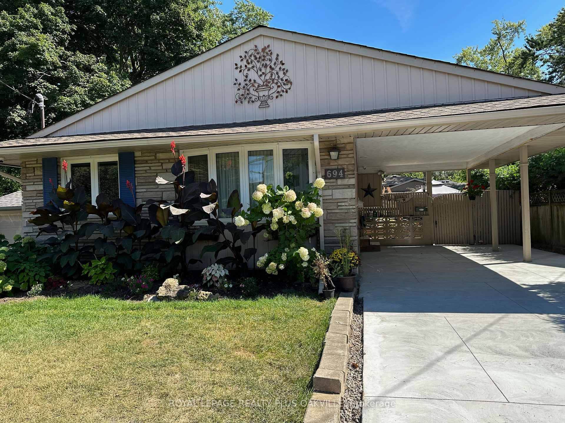 694 Niagara Street Unit Upper