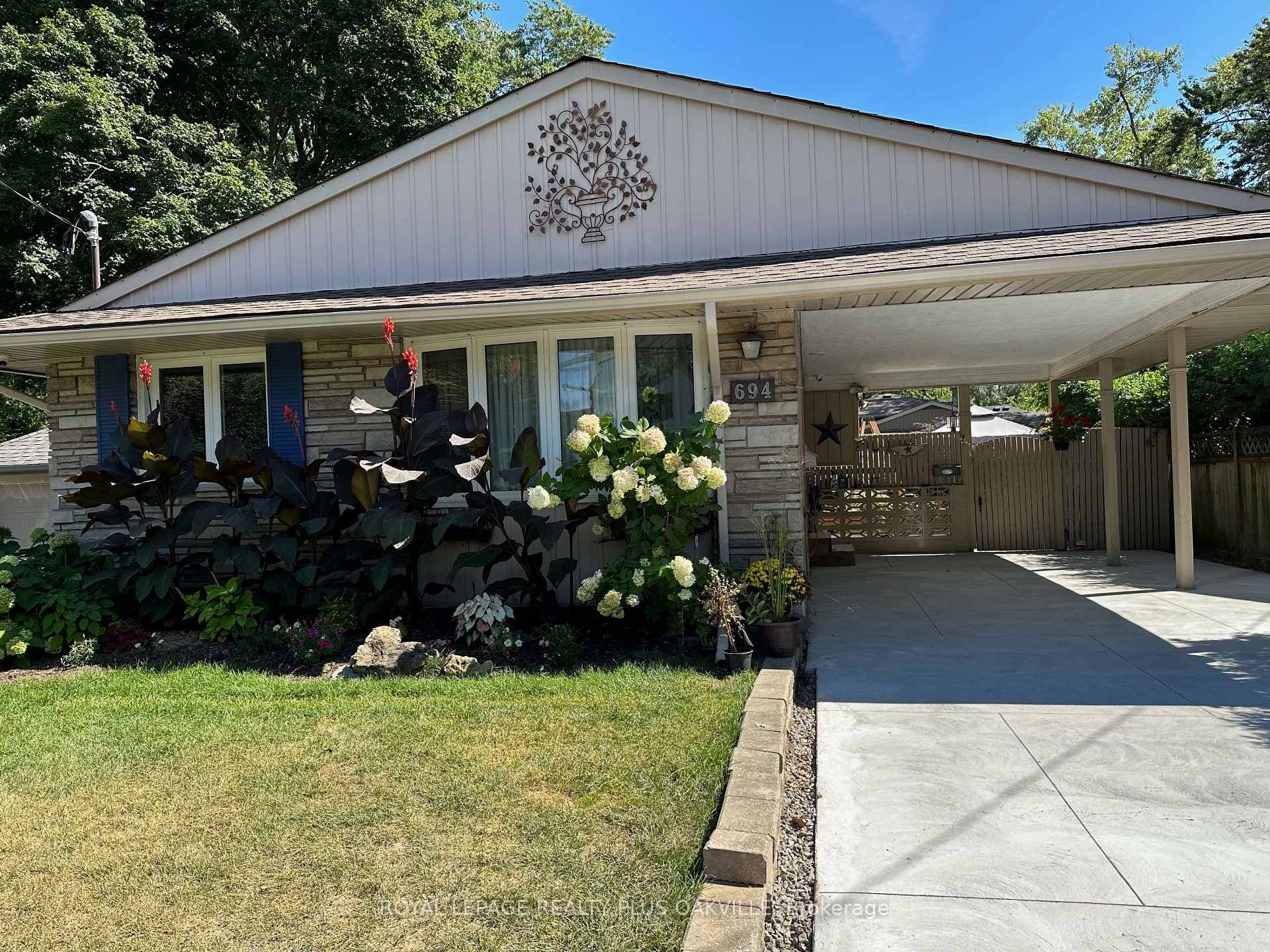 694 Niagara Street Unit Upper