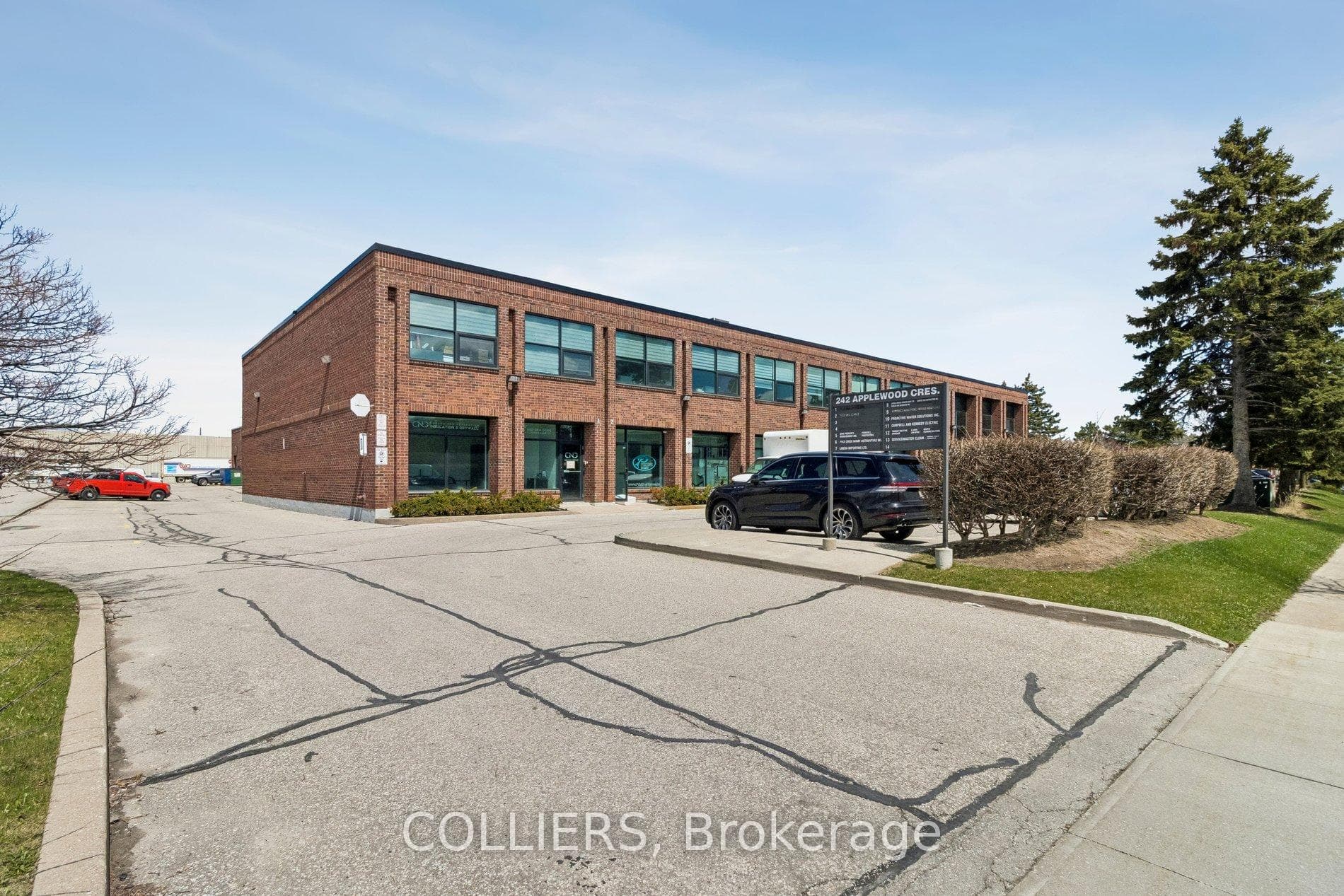 242 Applewood Crescent Unit 10