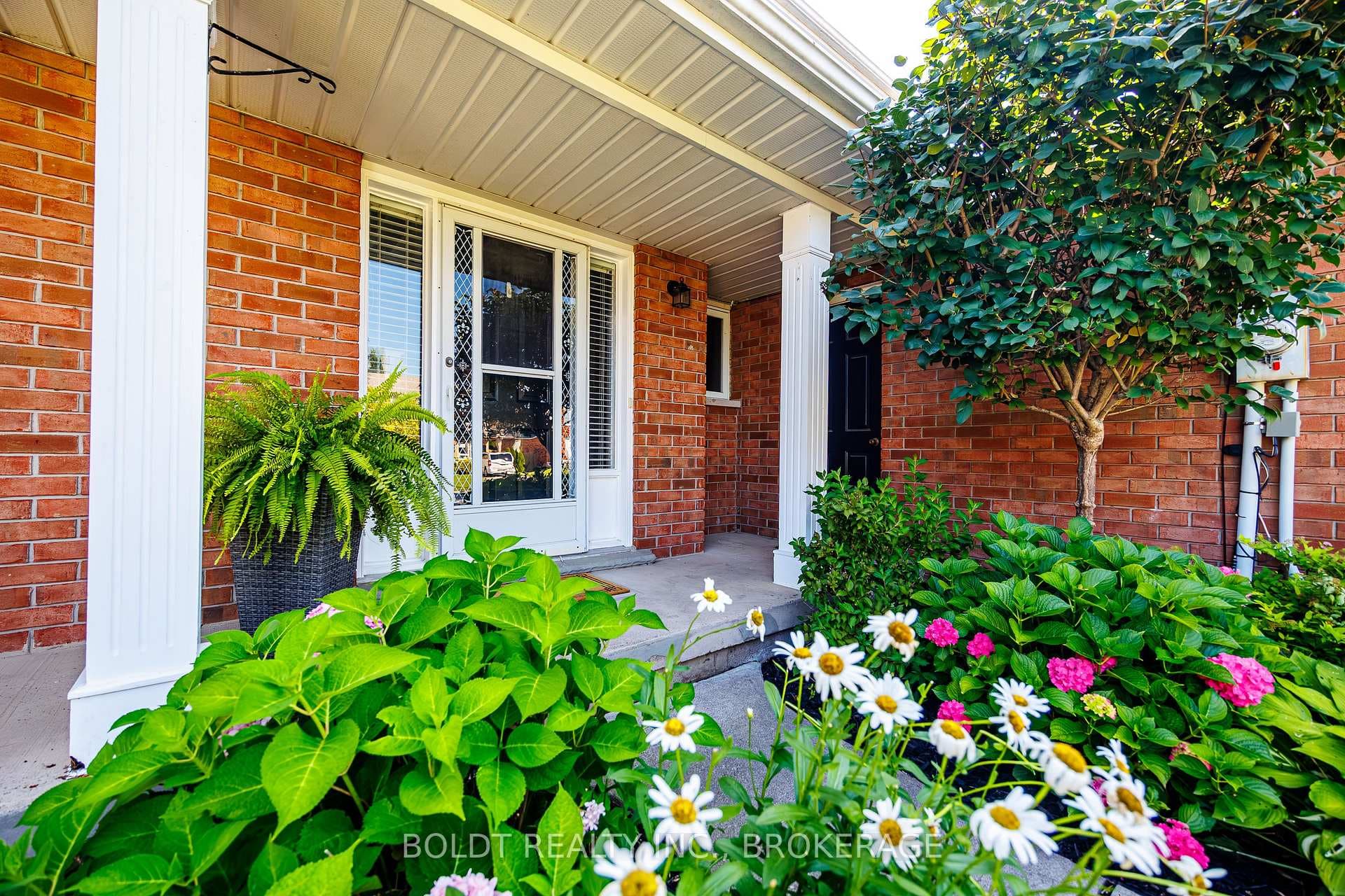 86 Devine Crescent