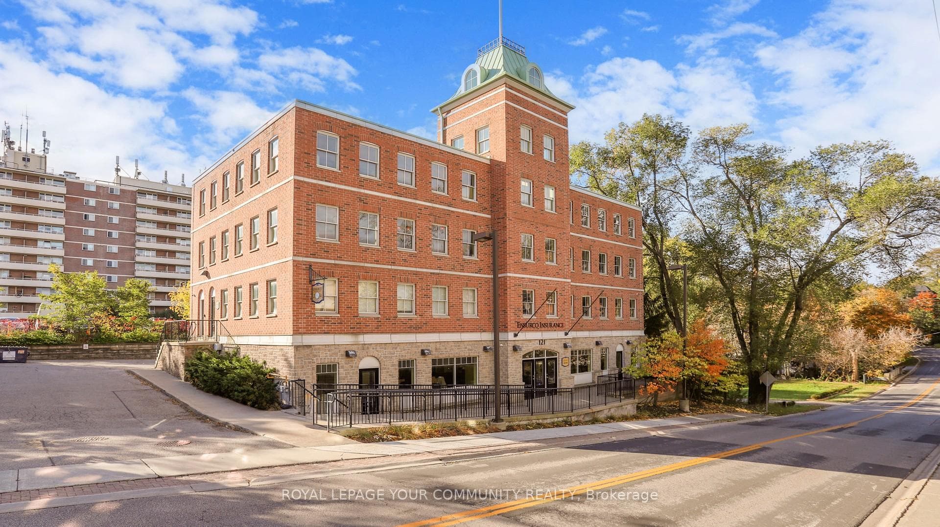 121 Robinson Street