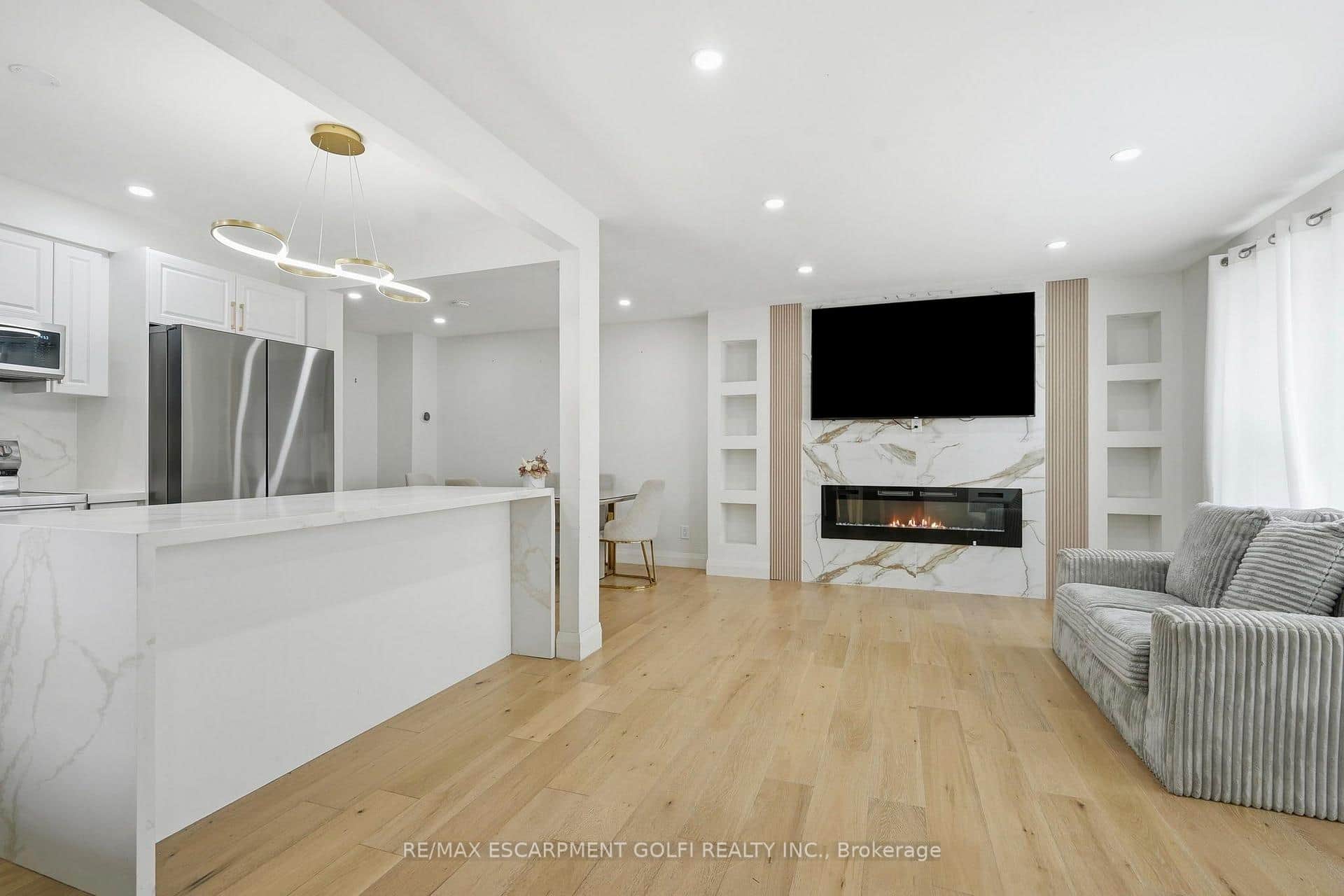 47 Barrington Drive Unit Upper