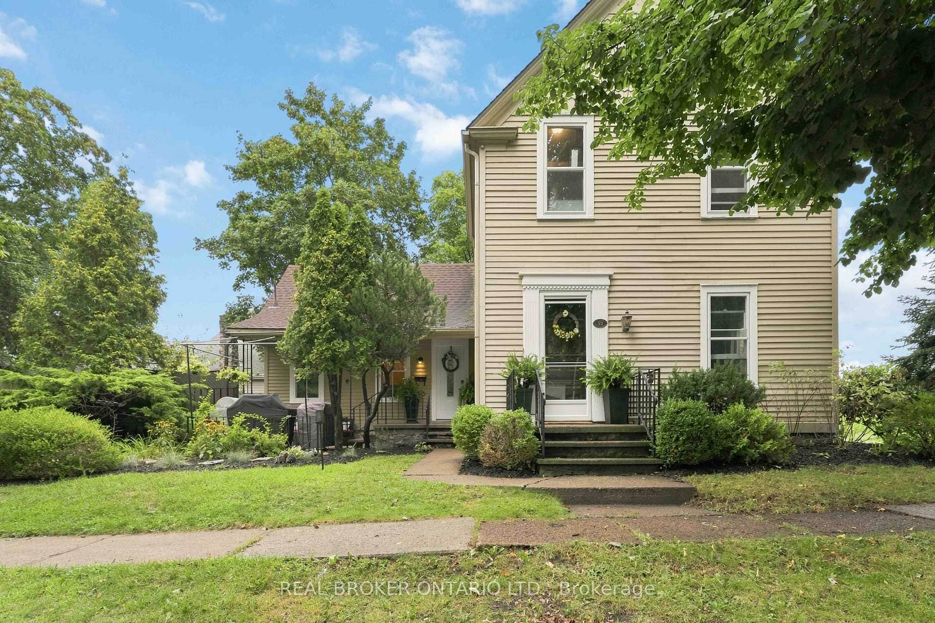CHARMING 2 STOREY