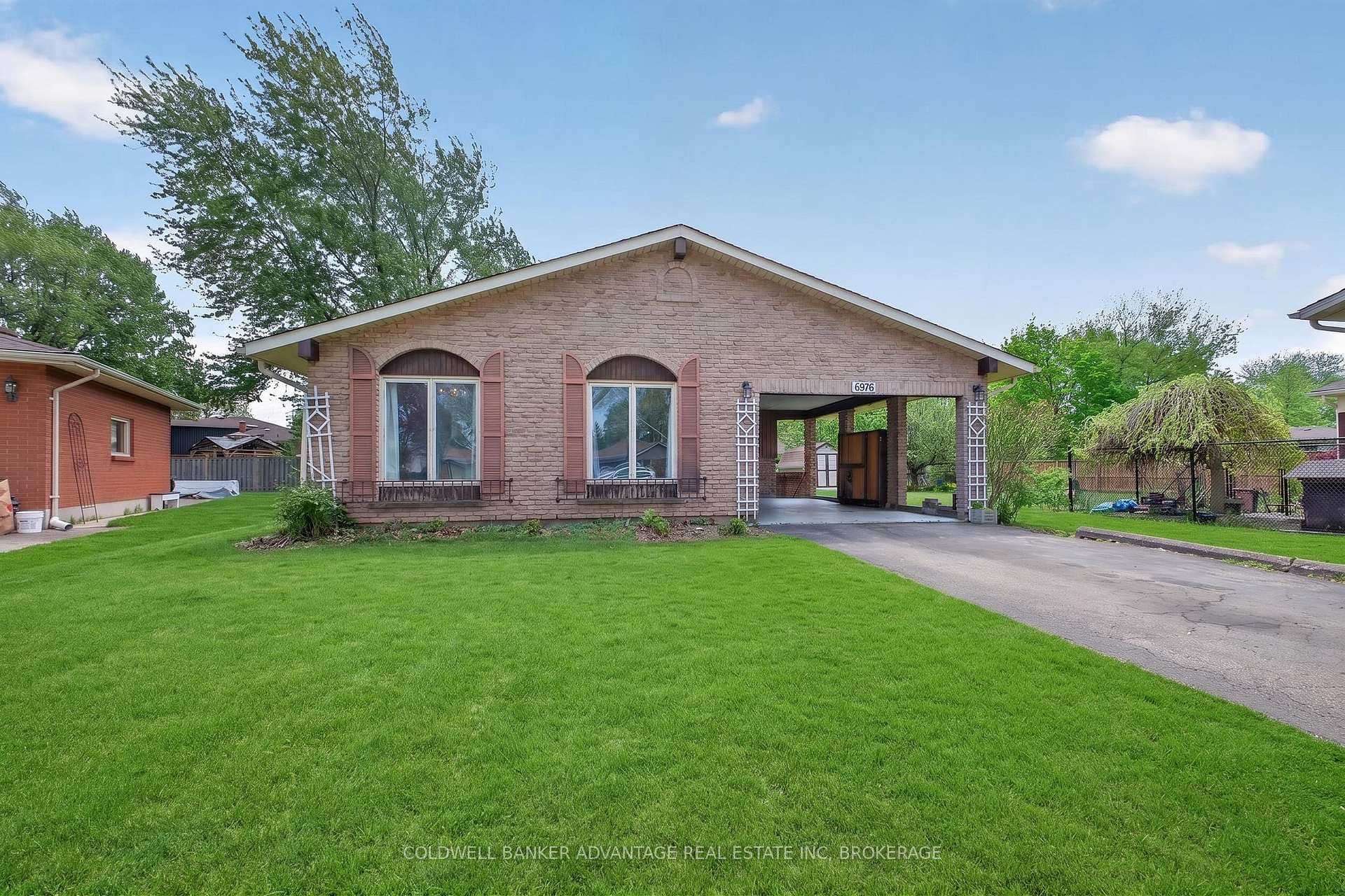 6976 ABBEY Circle