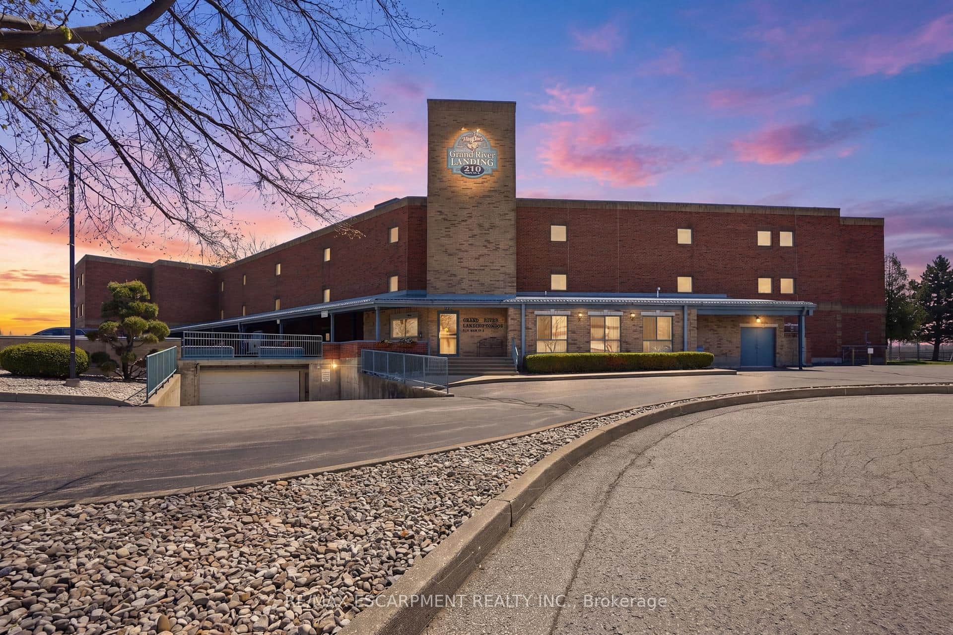 210 MAIN Street Unit 202