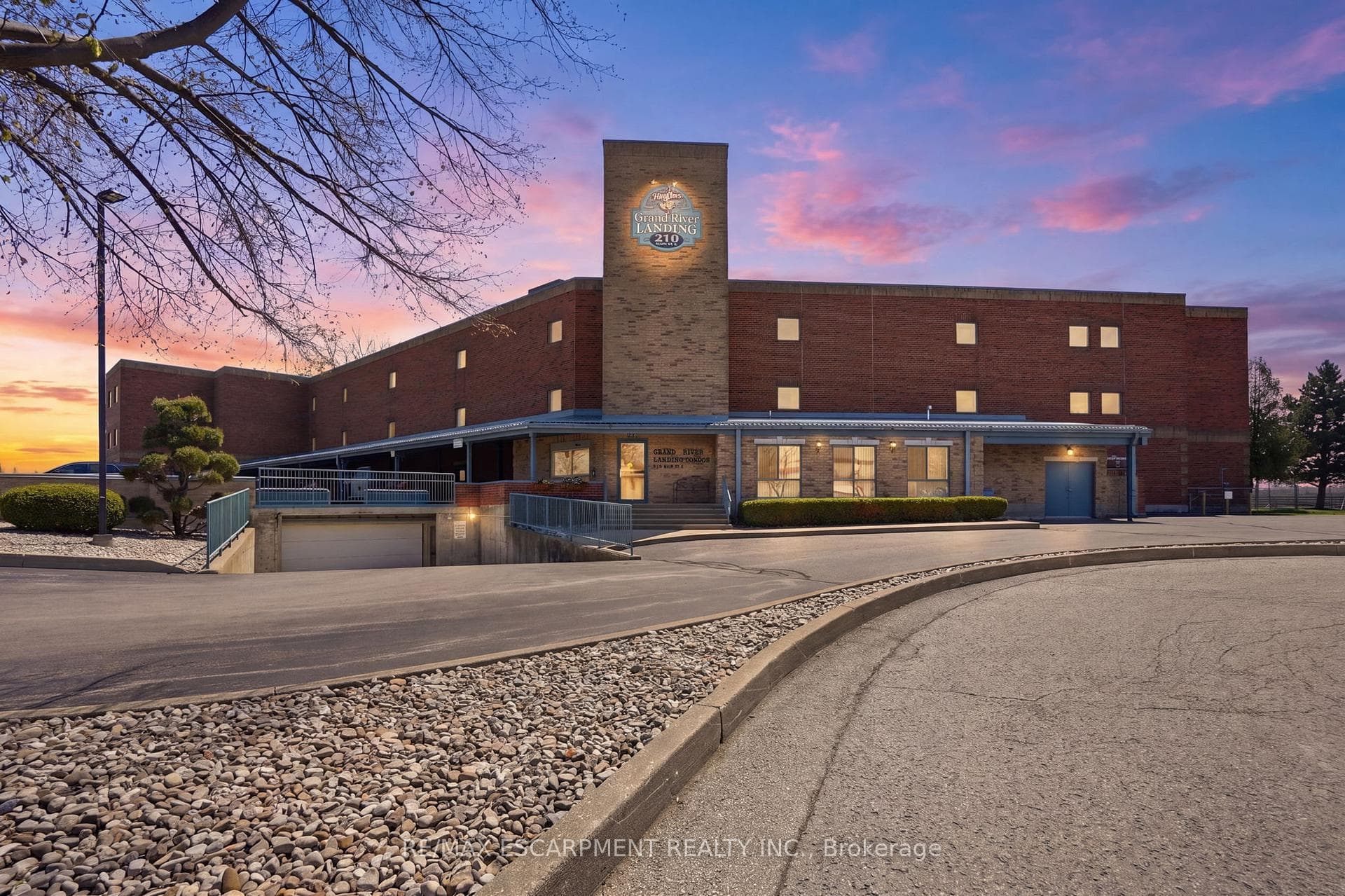 210 MAIN Street Unit 202