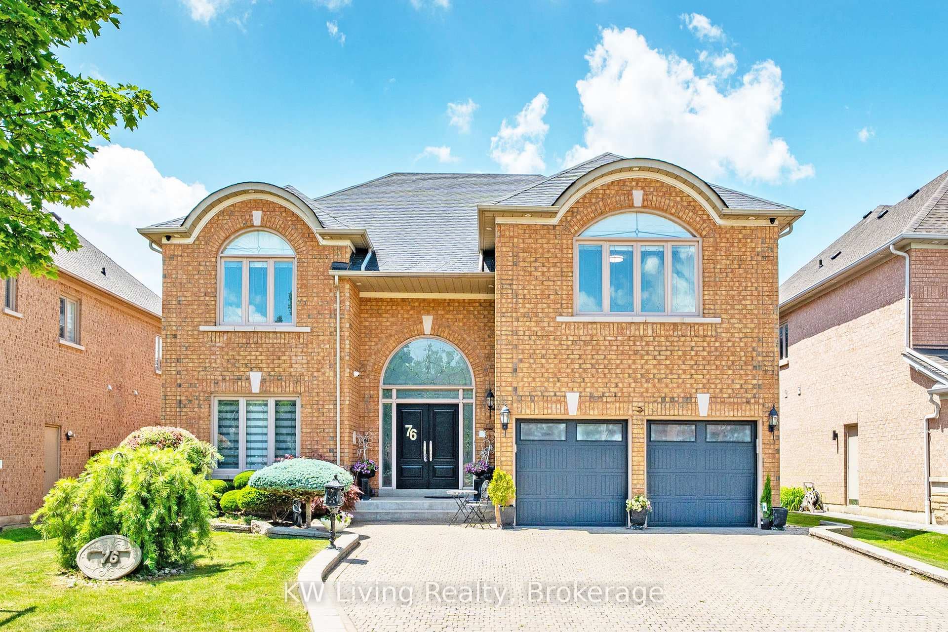 76 Silver Rose Crescent