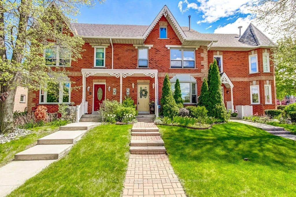 4 Edgewater Drive