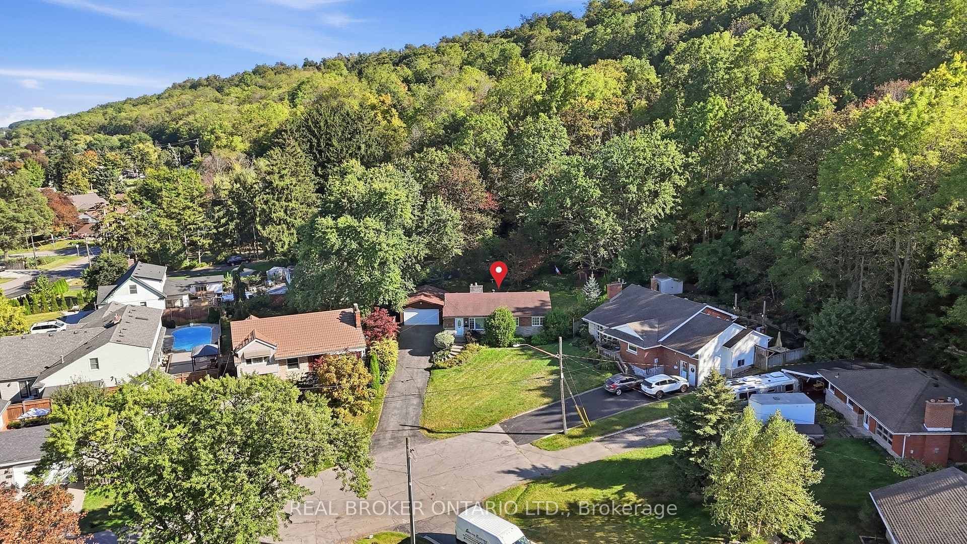 8 Hill Place