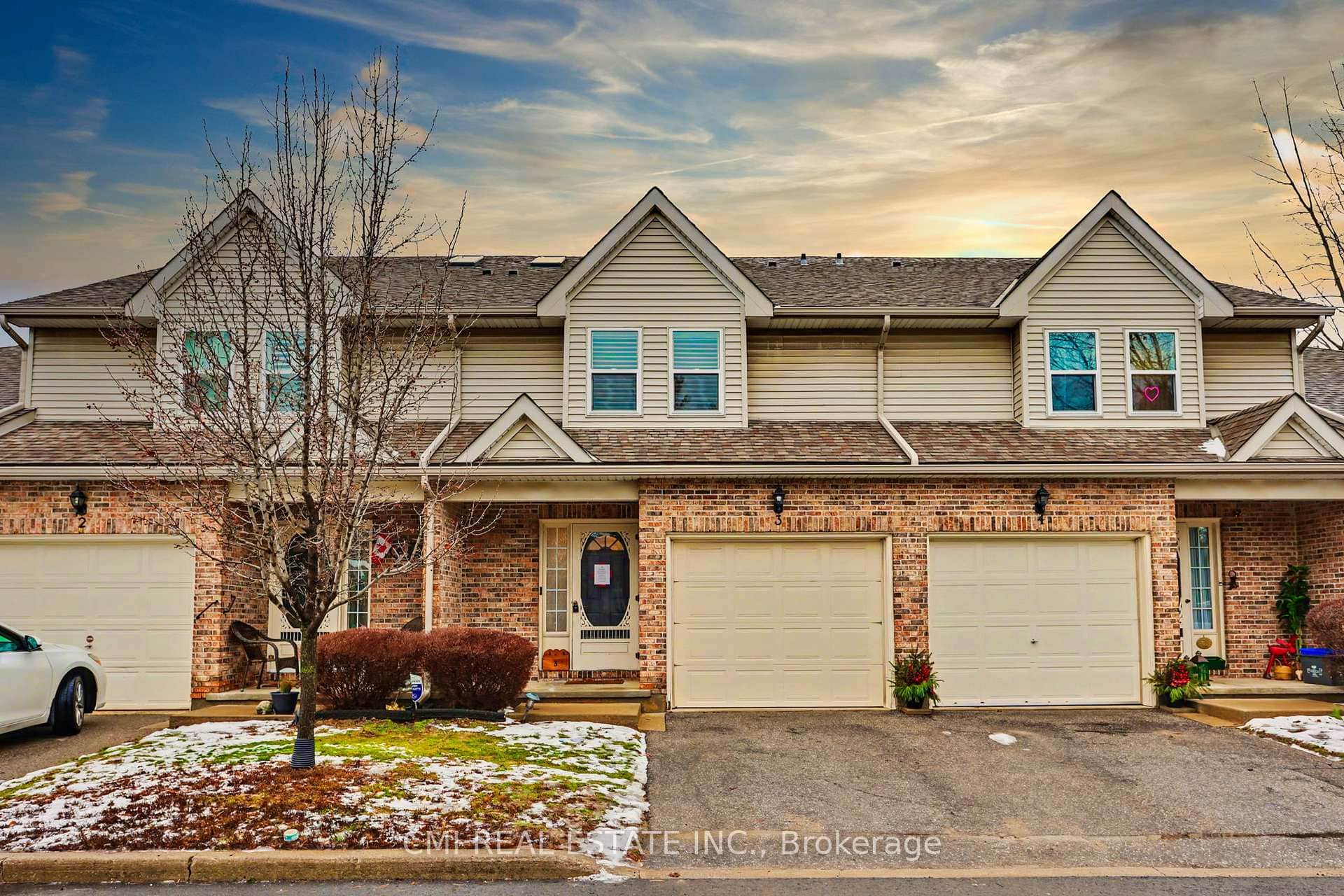 5070 DRUMMOND Road Unit 3