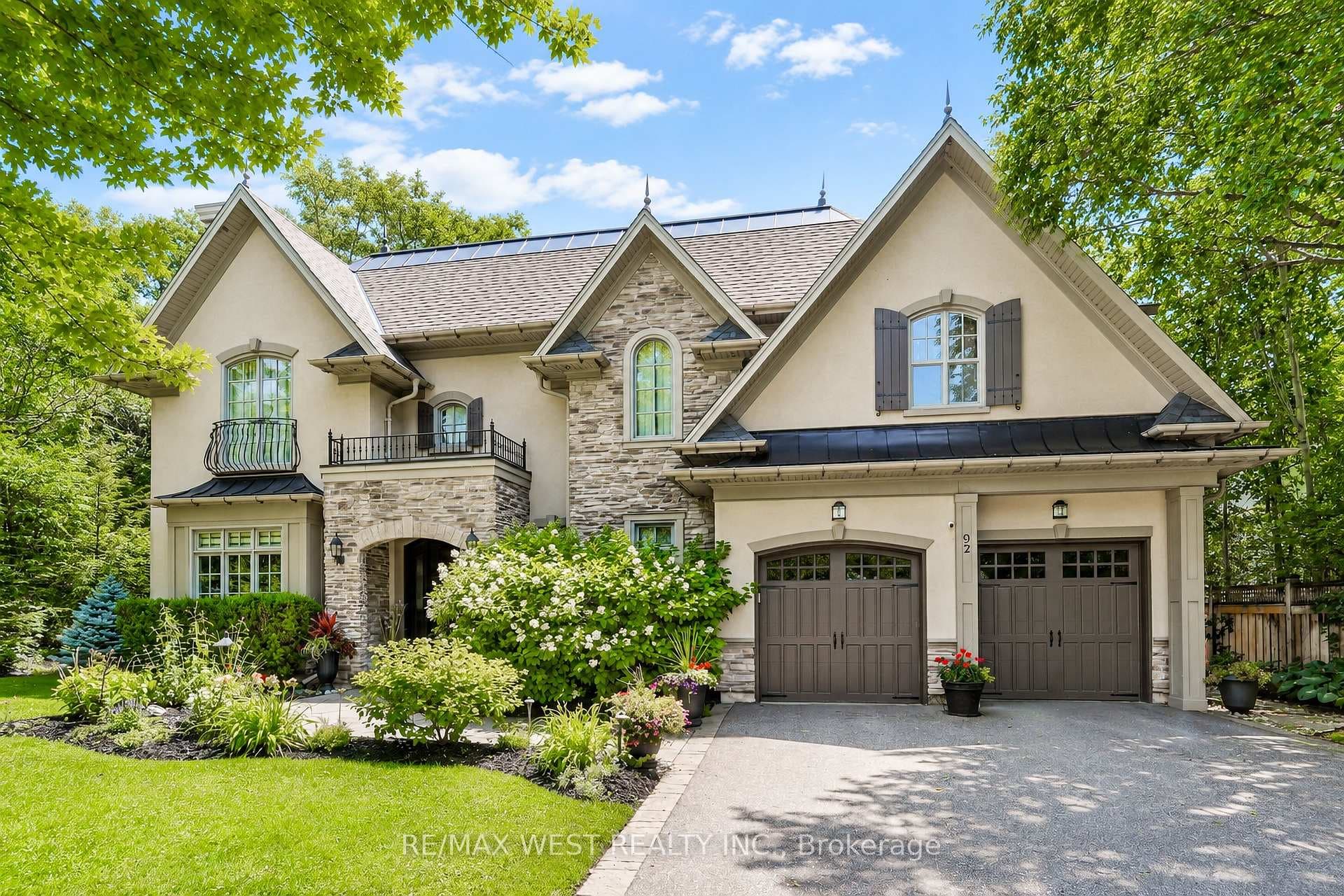 92 Pinetree Way