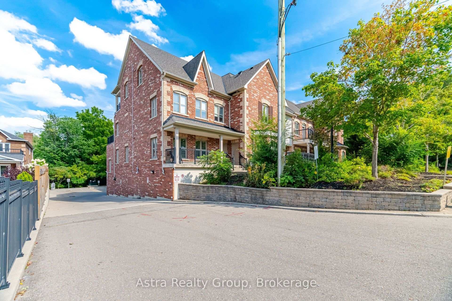 9589 Keele Street Unit 106