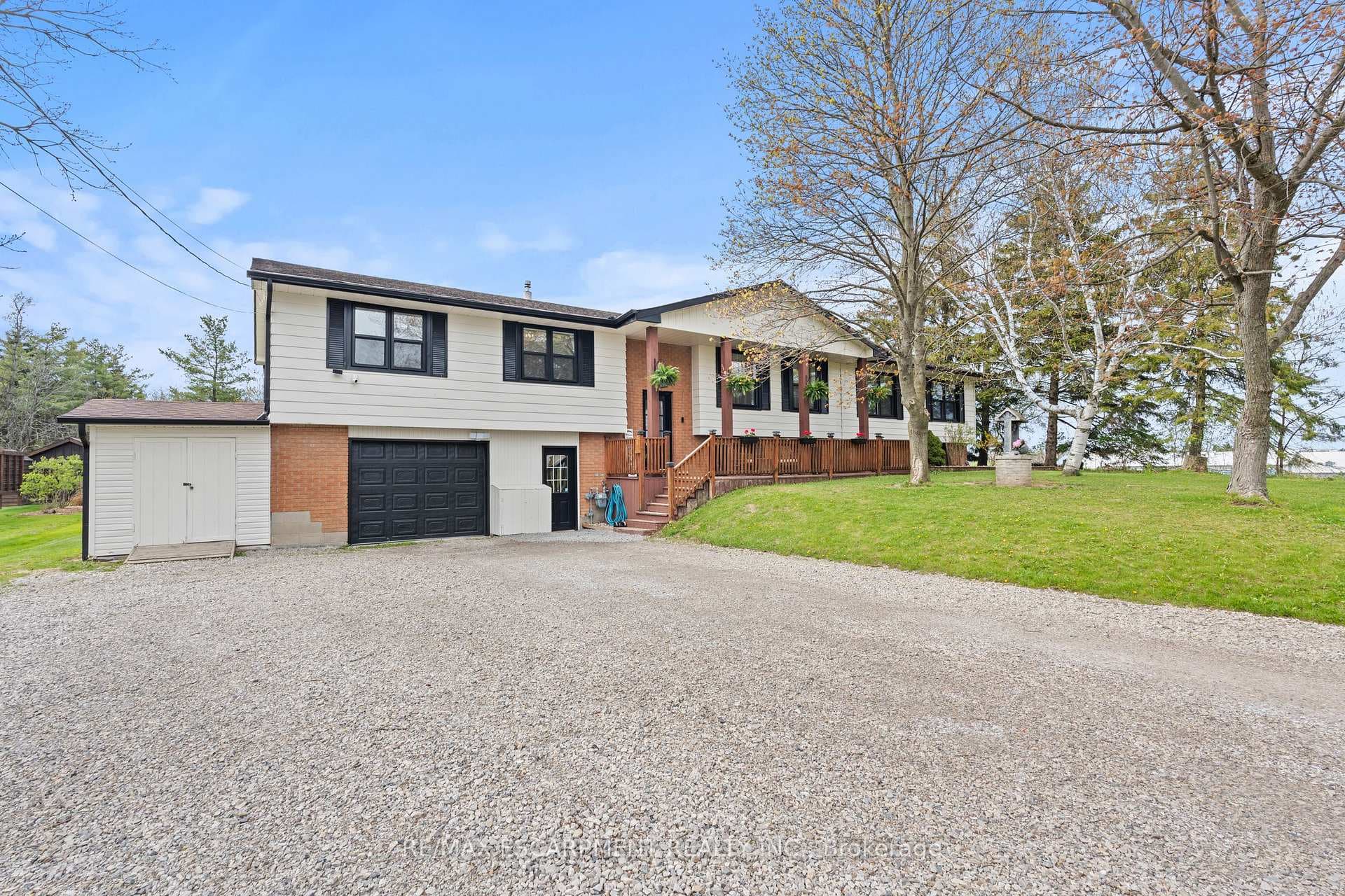 5090 Blackheath Road