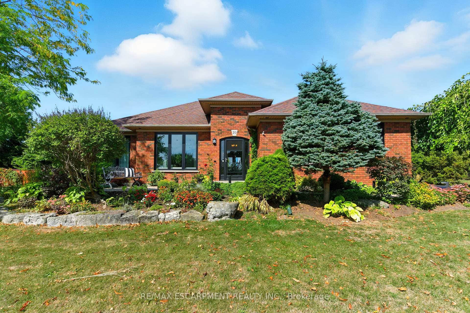 10 Featherstone Avenue