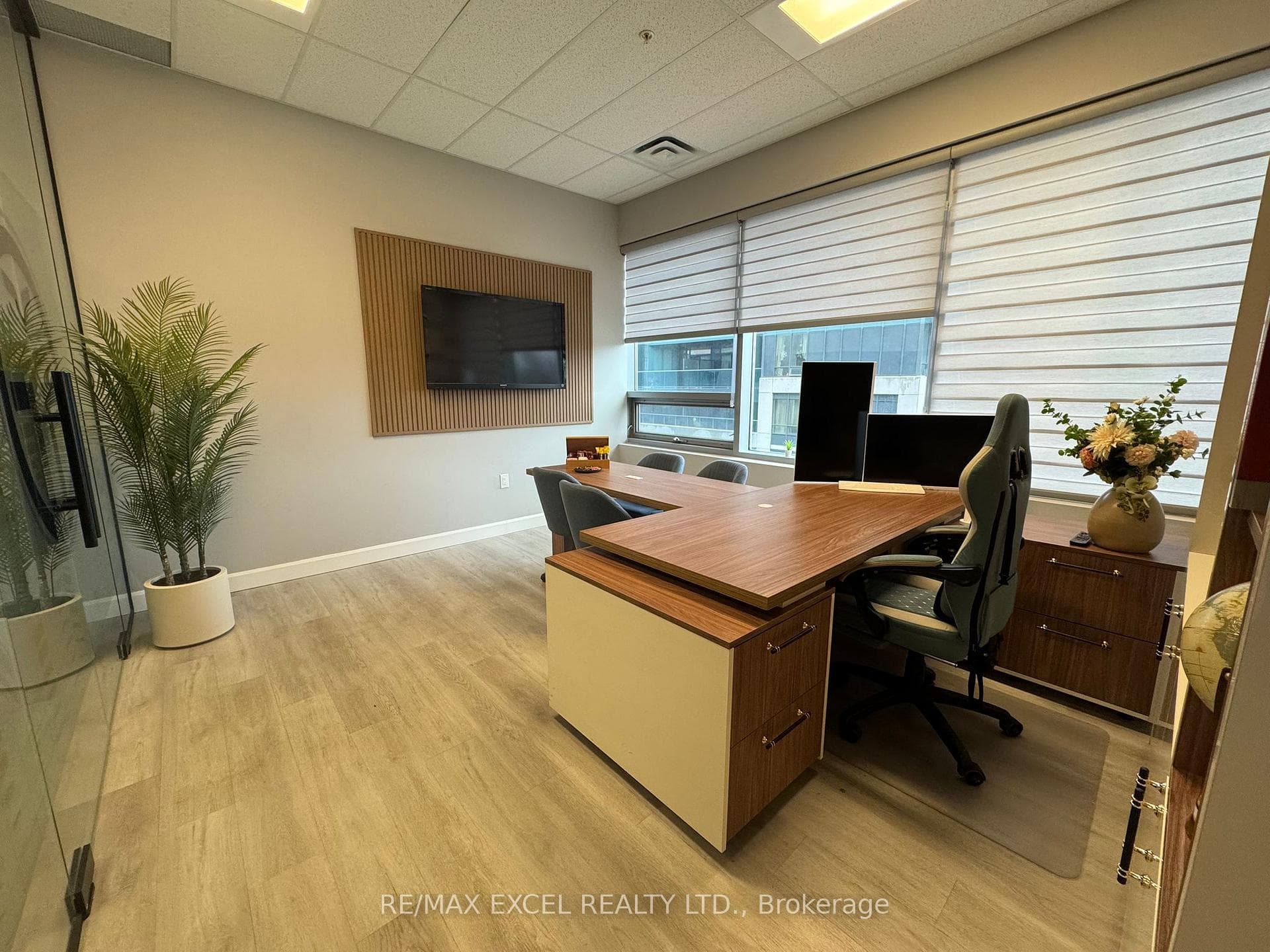 7163 Yonge Street Unit 202