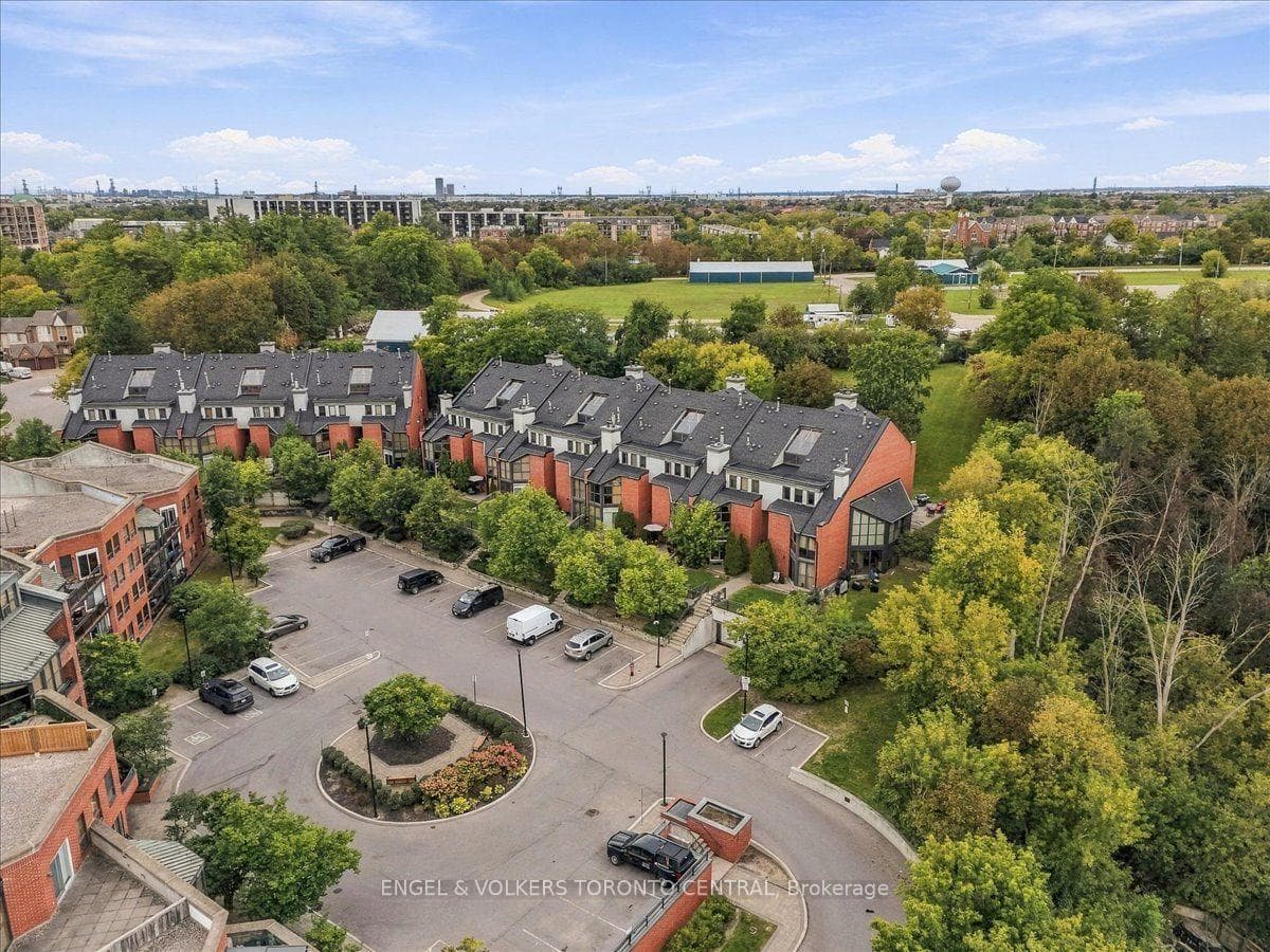 100 Arbors Lane Unit TH18