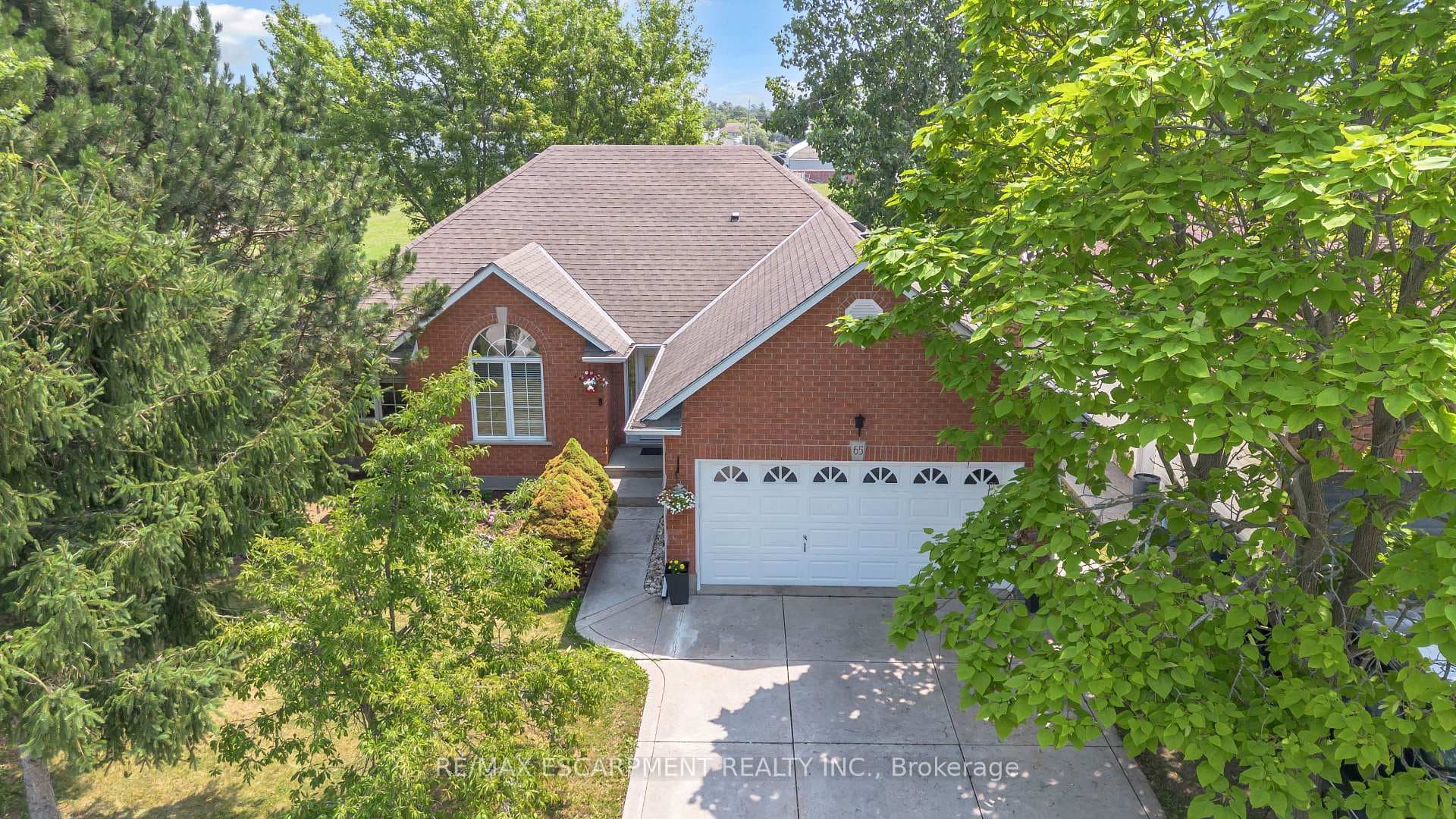 65 Thistlemoor Drive