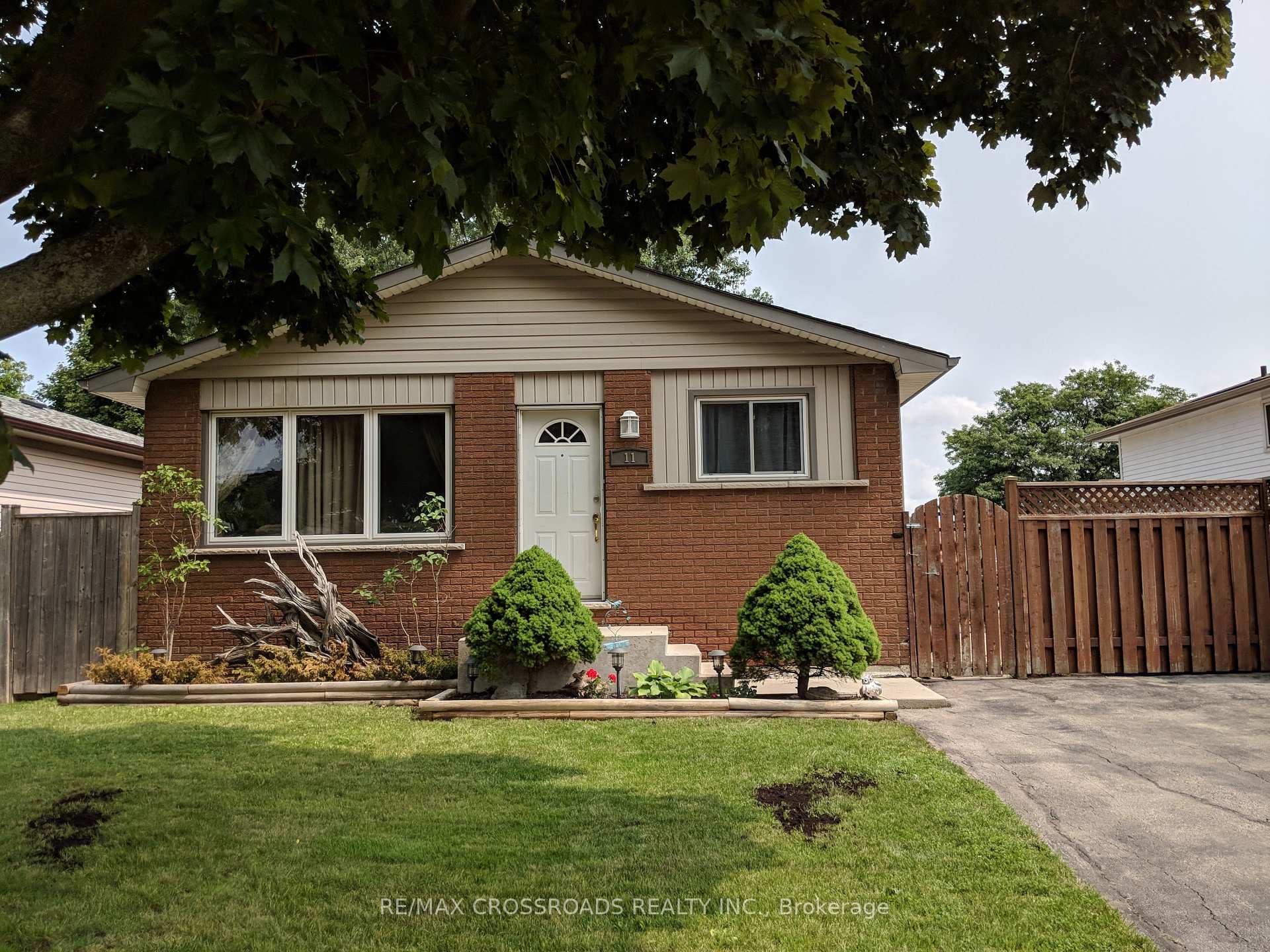 11 Lawnhurst Drive