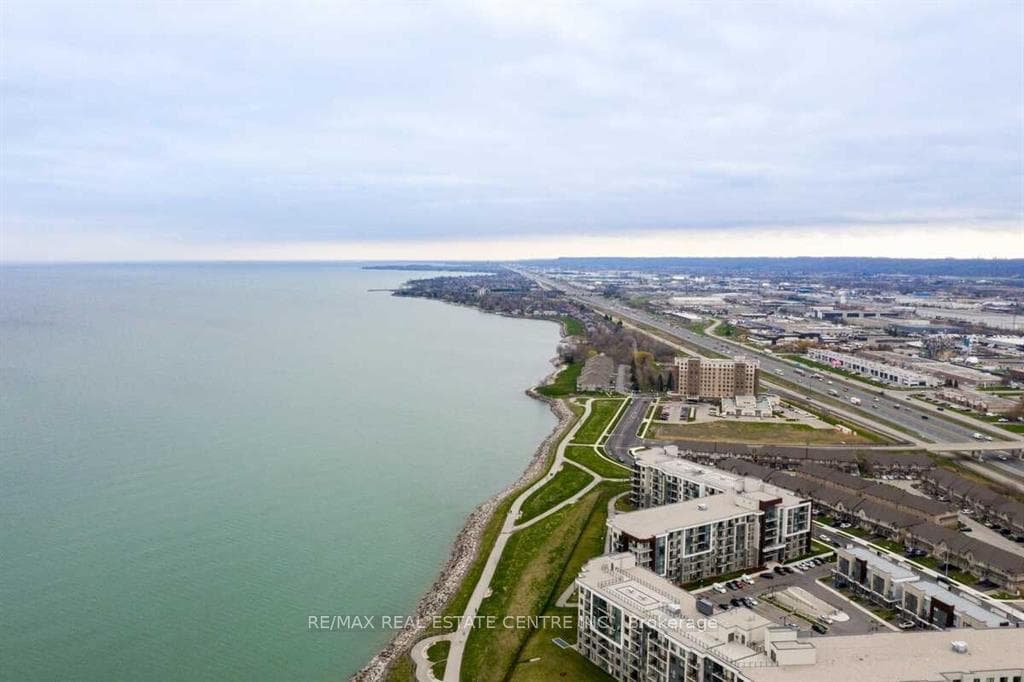 7 Waterview Drive