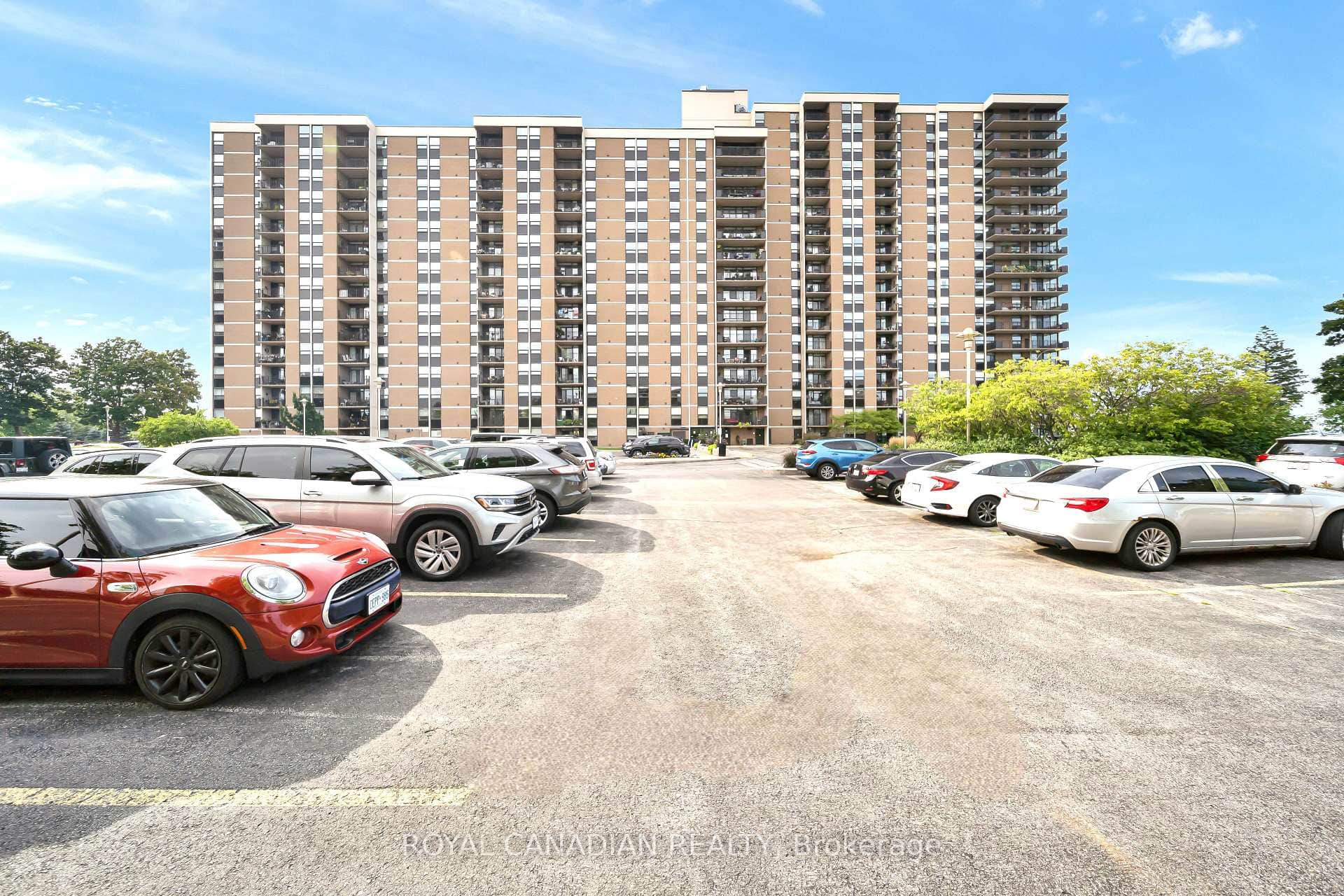 500 GREEN Road Unit 701