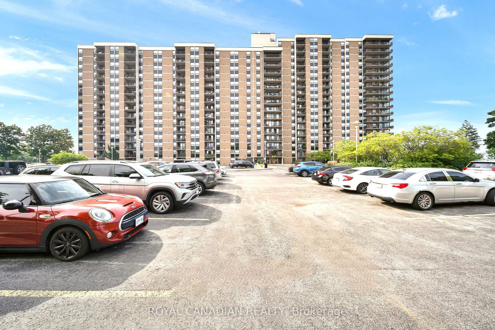 500 GREEN Road Unit 701