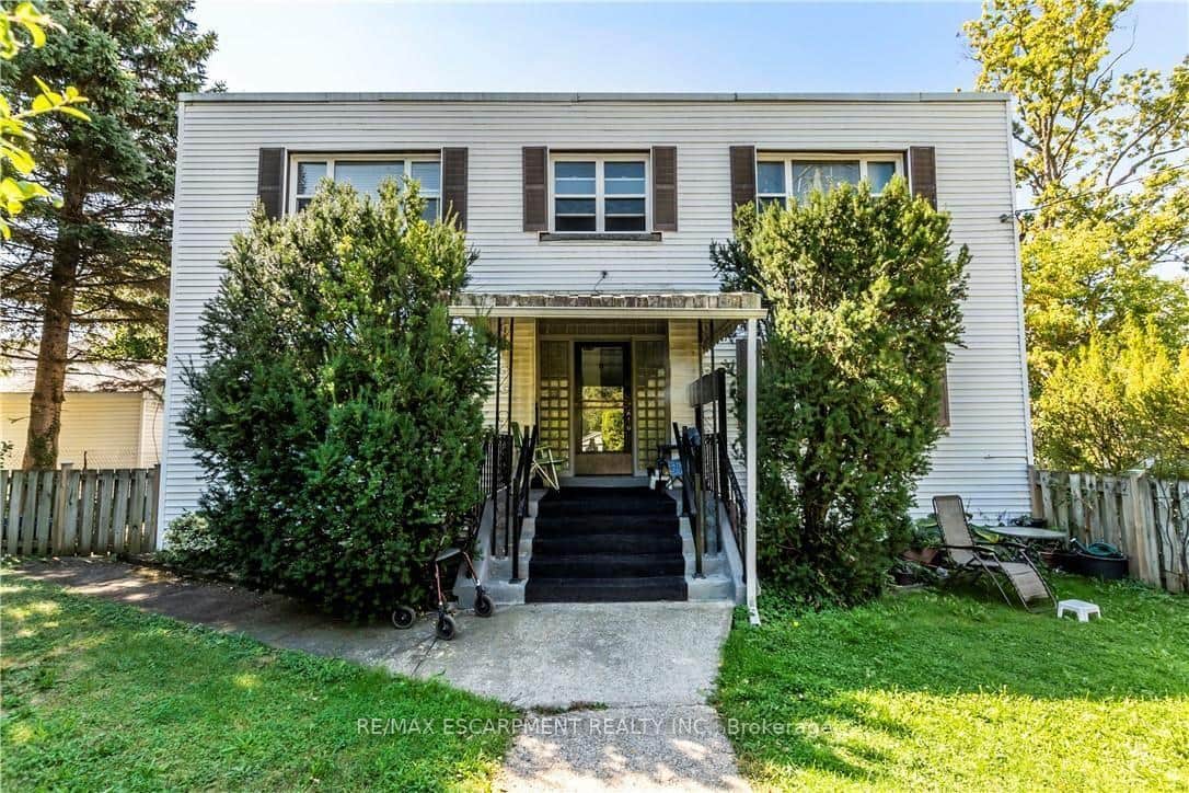 13 McMaster Avenue