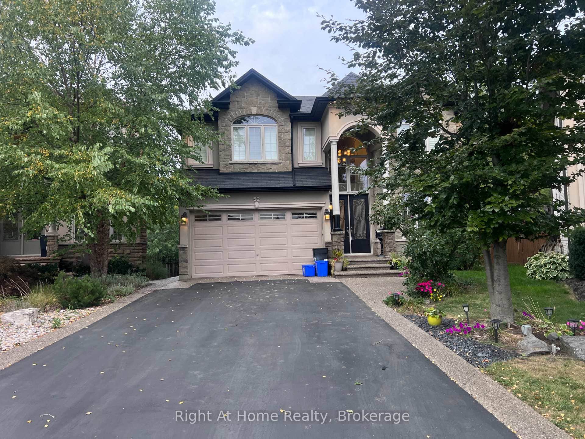 52 Lorupe Court Unit Upper