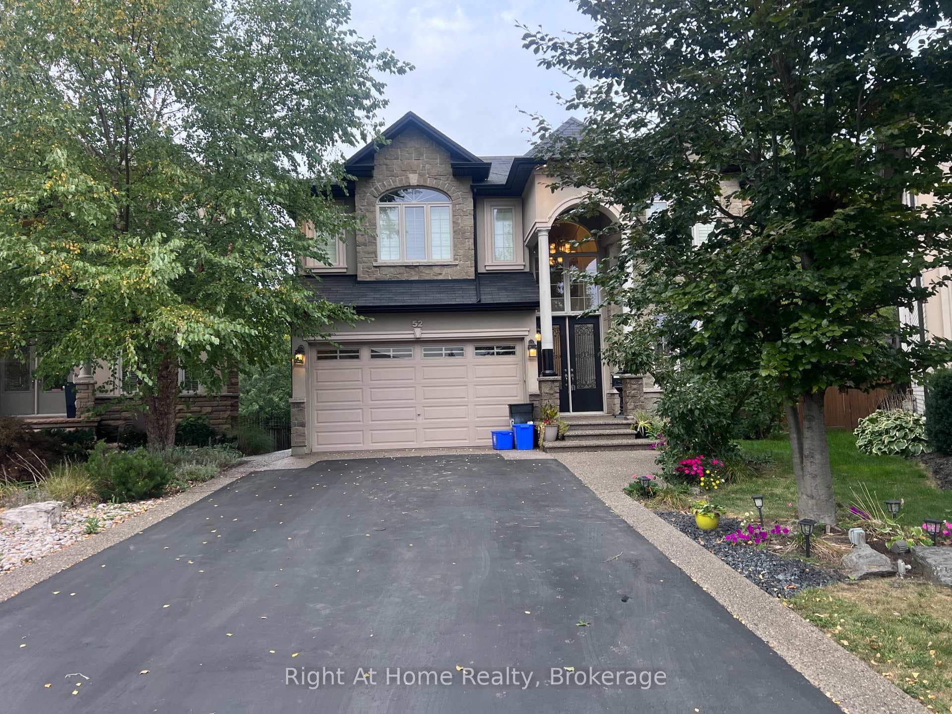 52 Lorupe Court Unit Upper