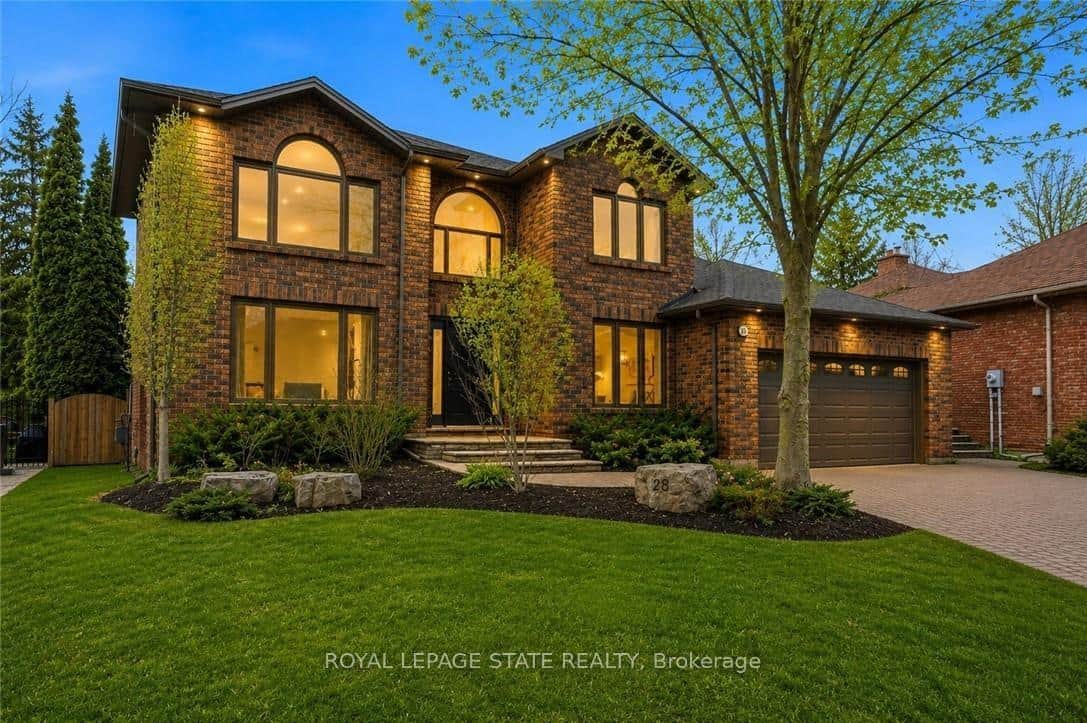 28 DEERVIEW Avenue
