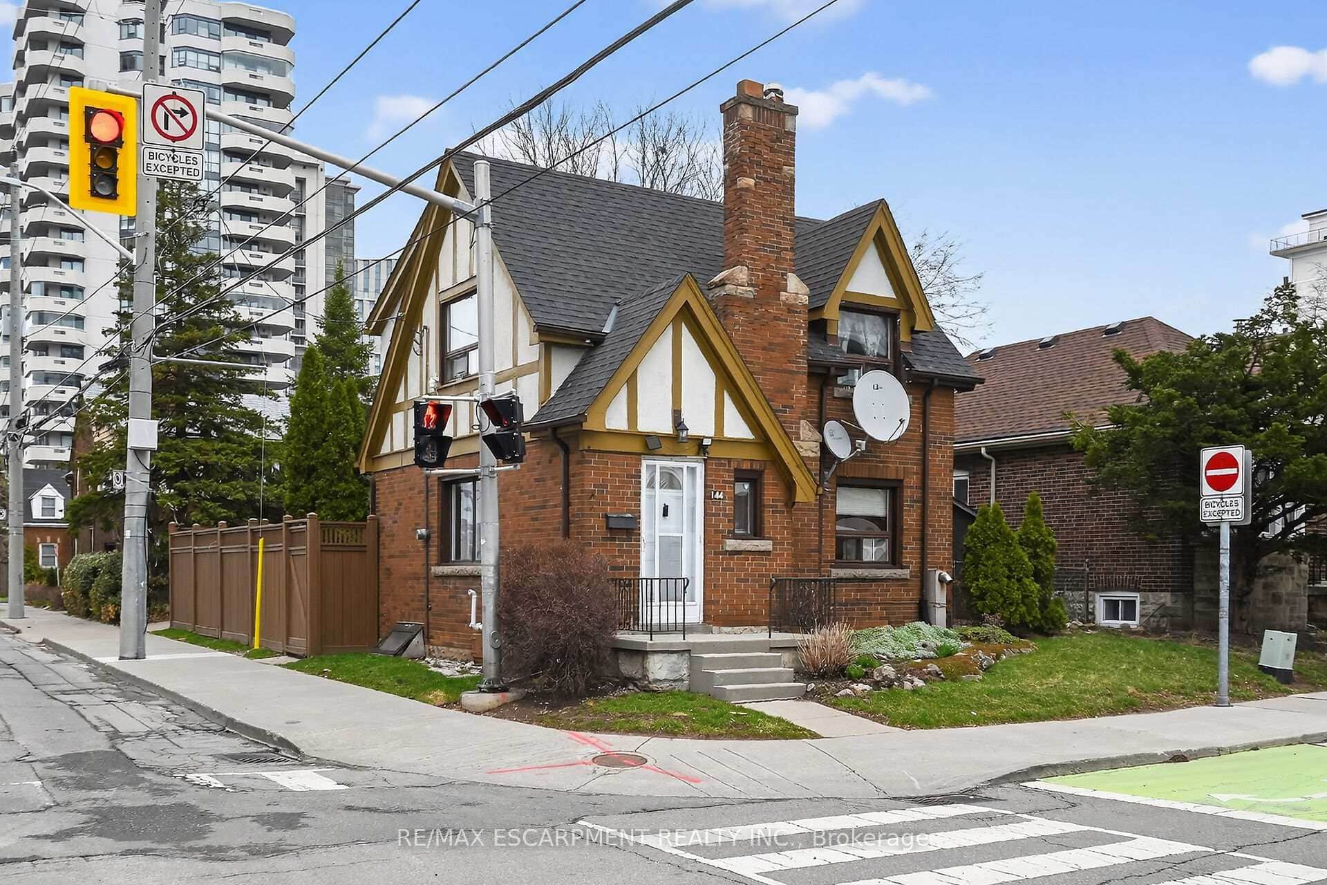 144 Hunter Street