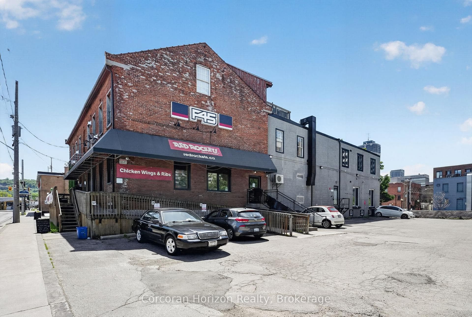 15 WELLINGTON Street Unit 202
