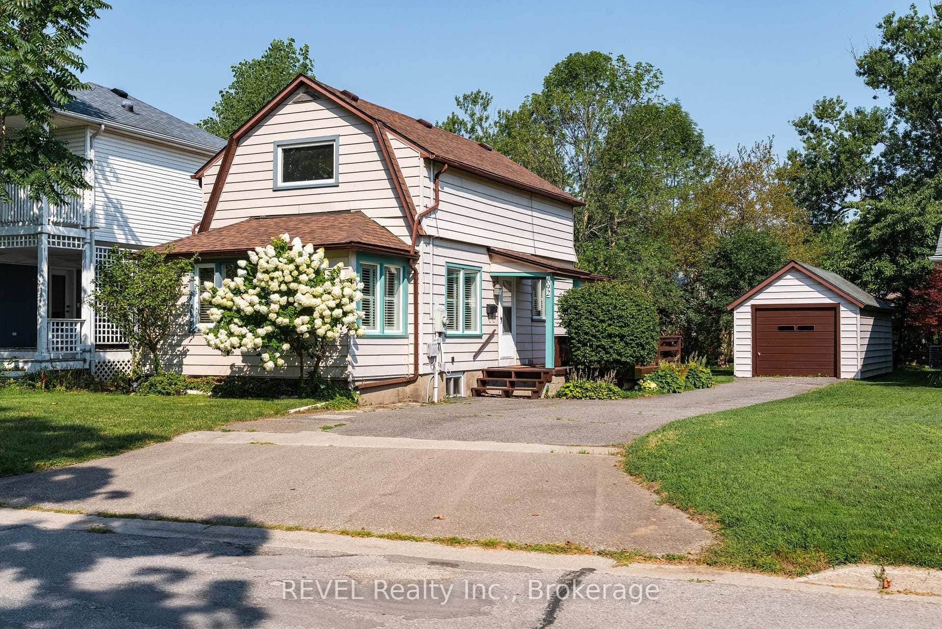 692 Lakeshore Road