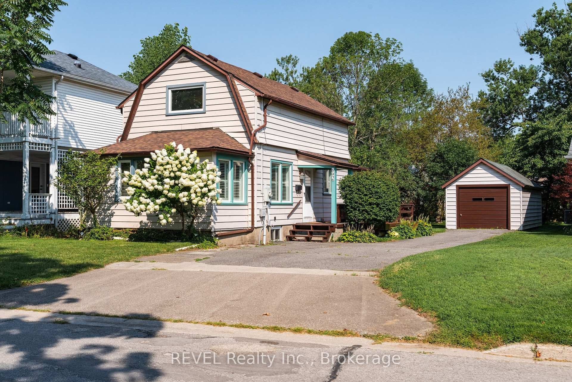 692 Lakeshore Road