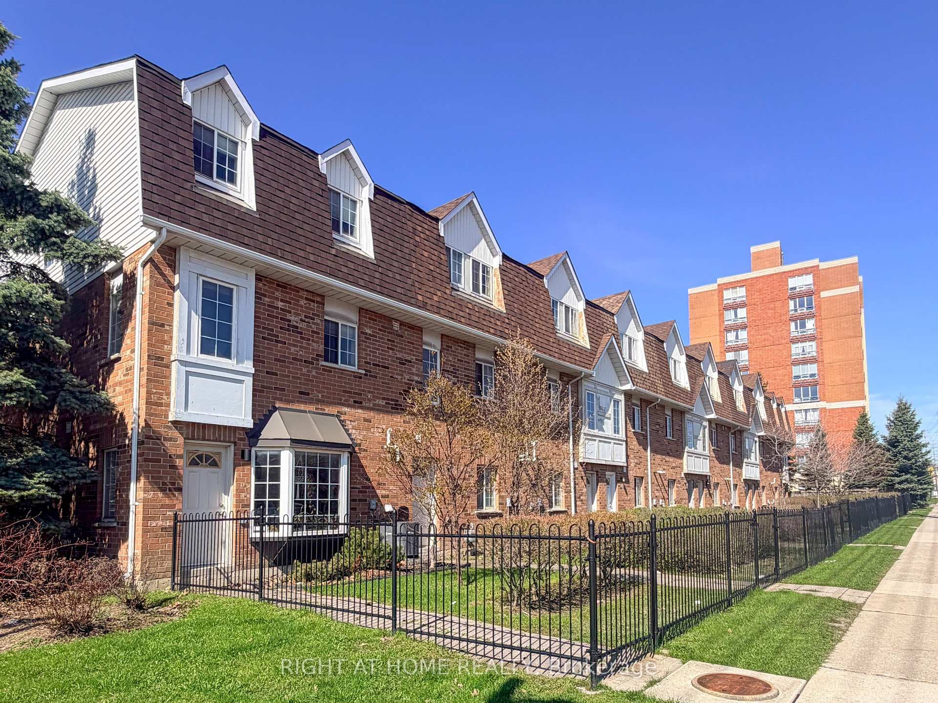 1525 South Parade Court Unit 28