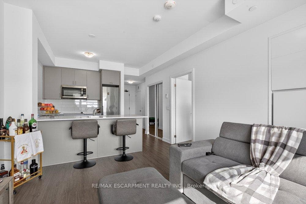 600 North Service Road Unit 302