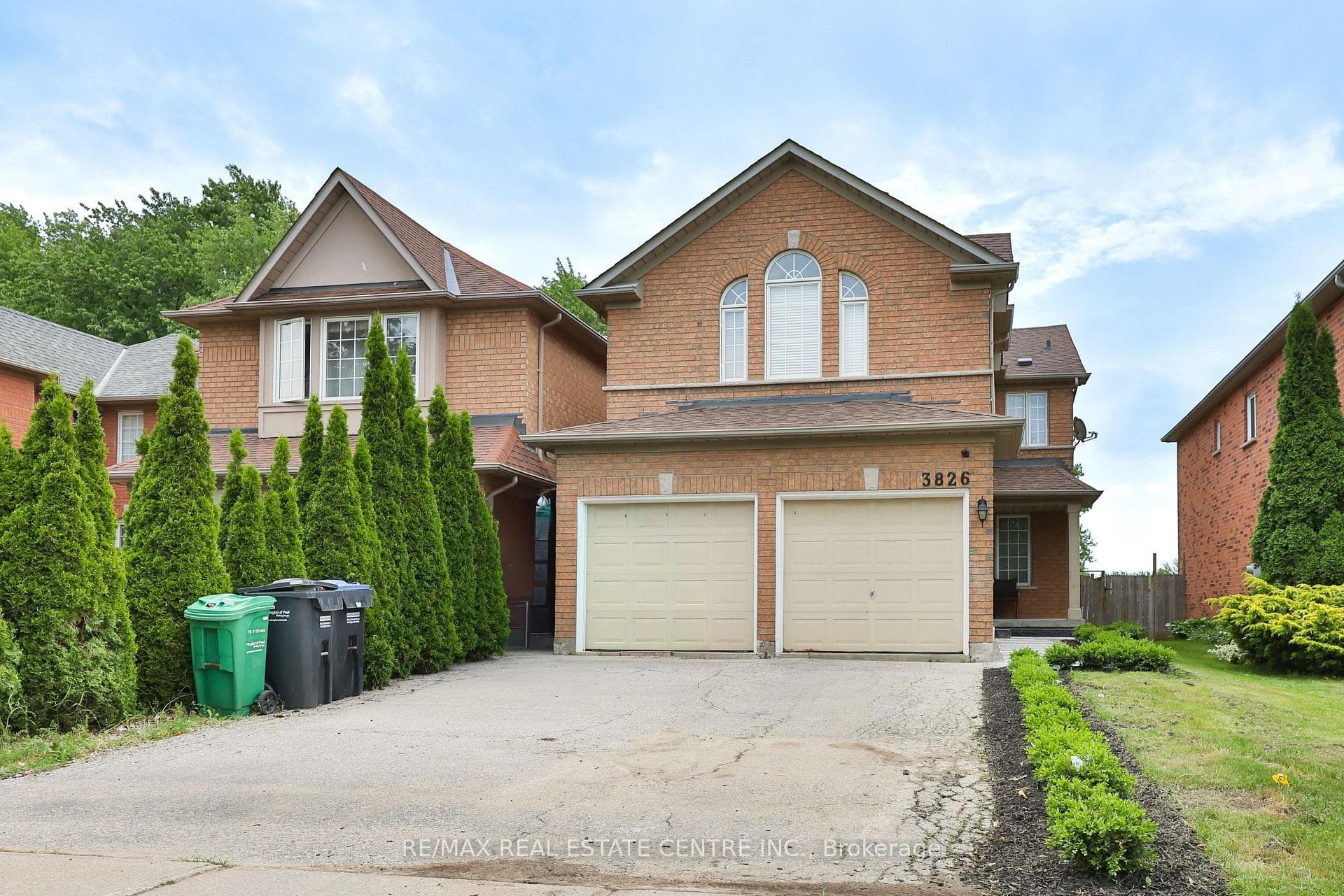 3826 forest bluff Crescent