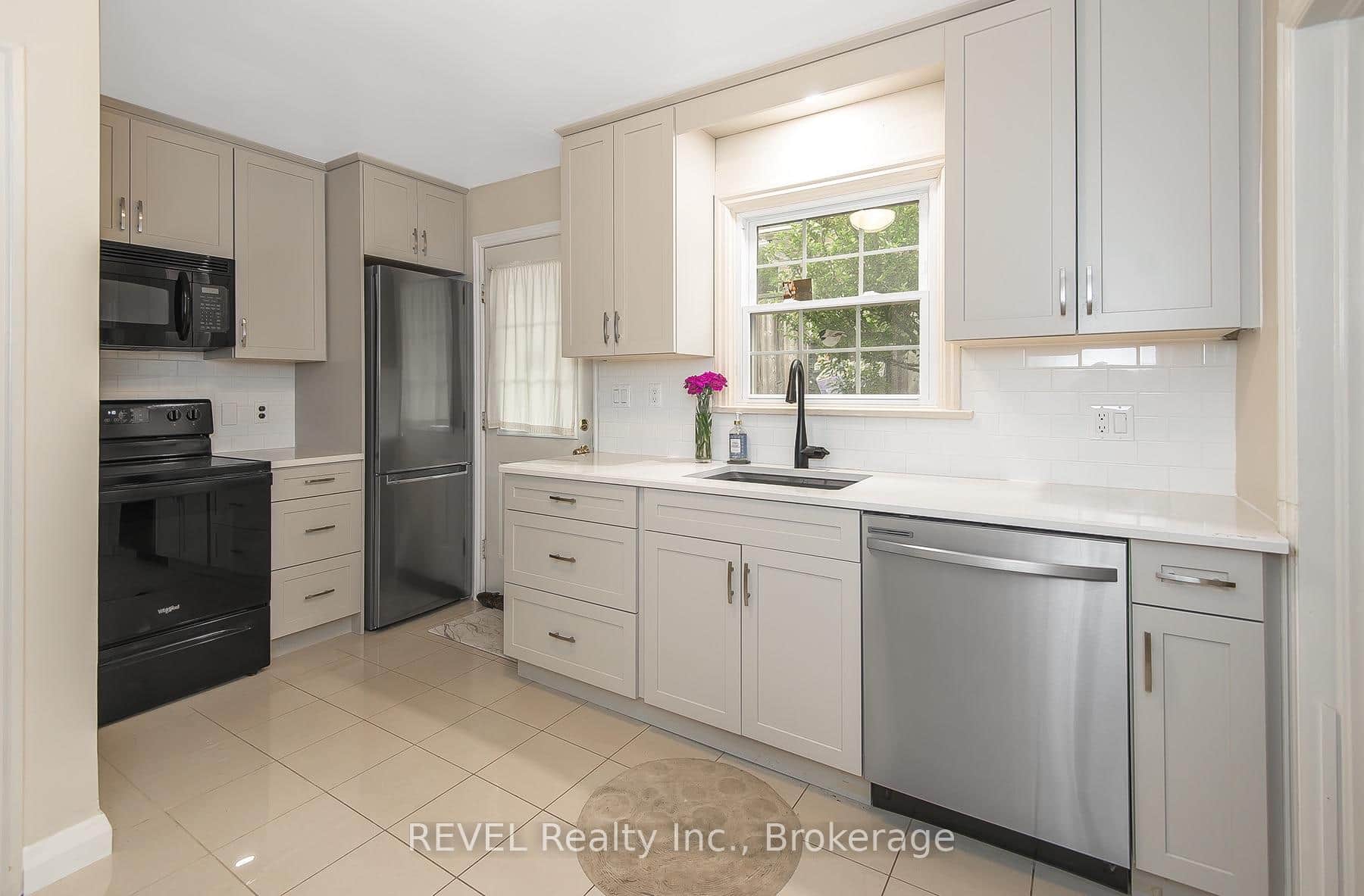 113 St. Paul Crescent