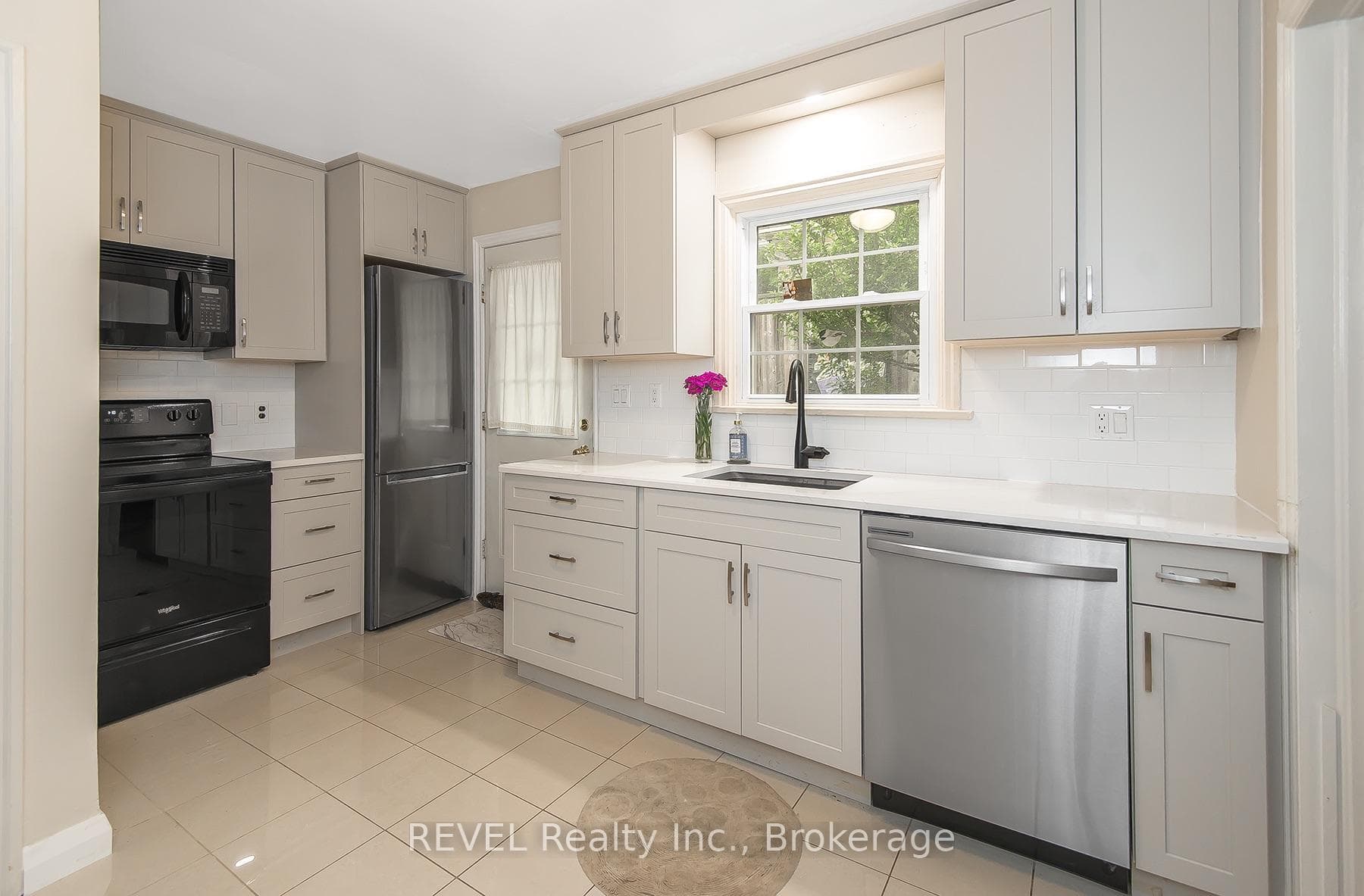 113 St. Paul Crescent