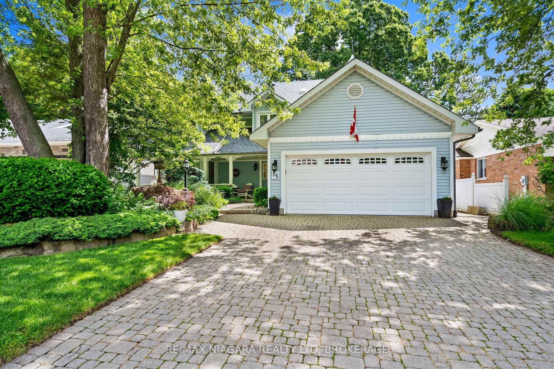 15 Deerpark Crescent